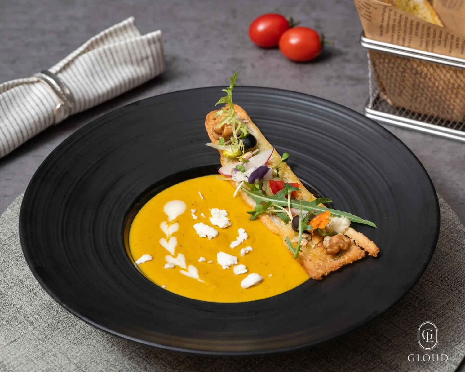 Restaurant/places to eat in Gloud Hotel