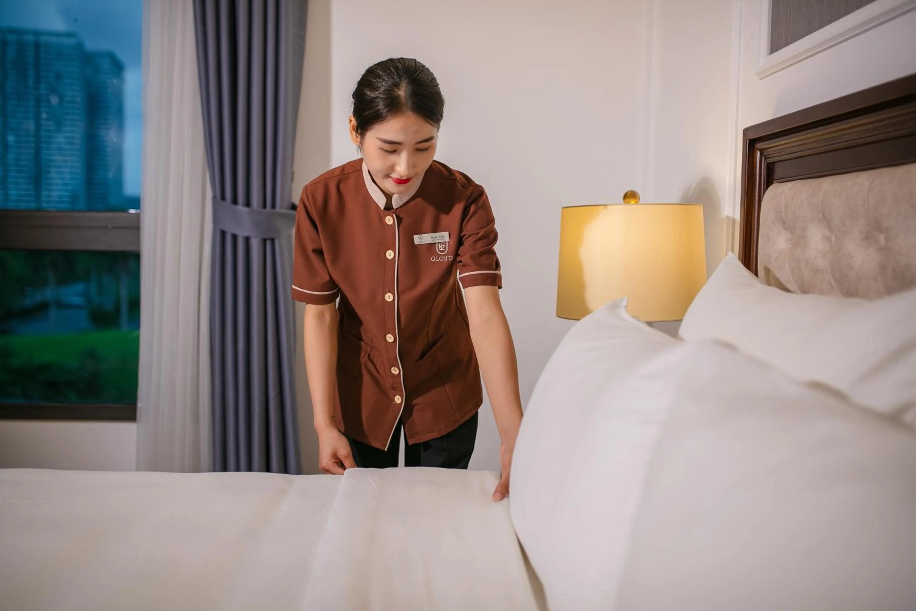 Staff, Bed in Gloud Hotel