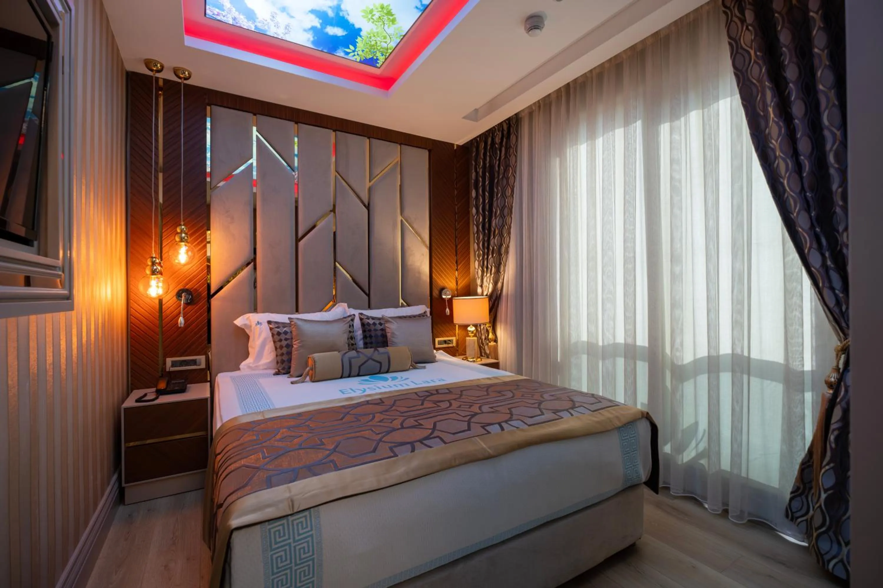 Bed in Elysium Deluxe Suites Antalya