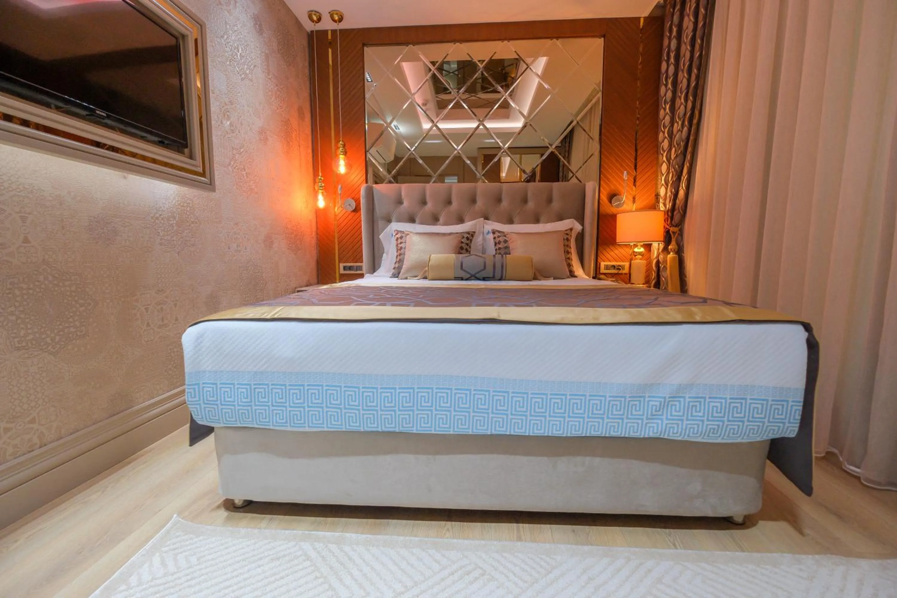 Bed in Elysium Deluxe Suites Antalya