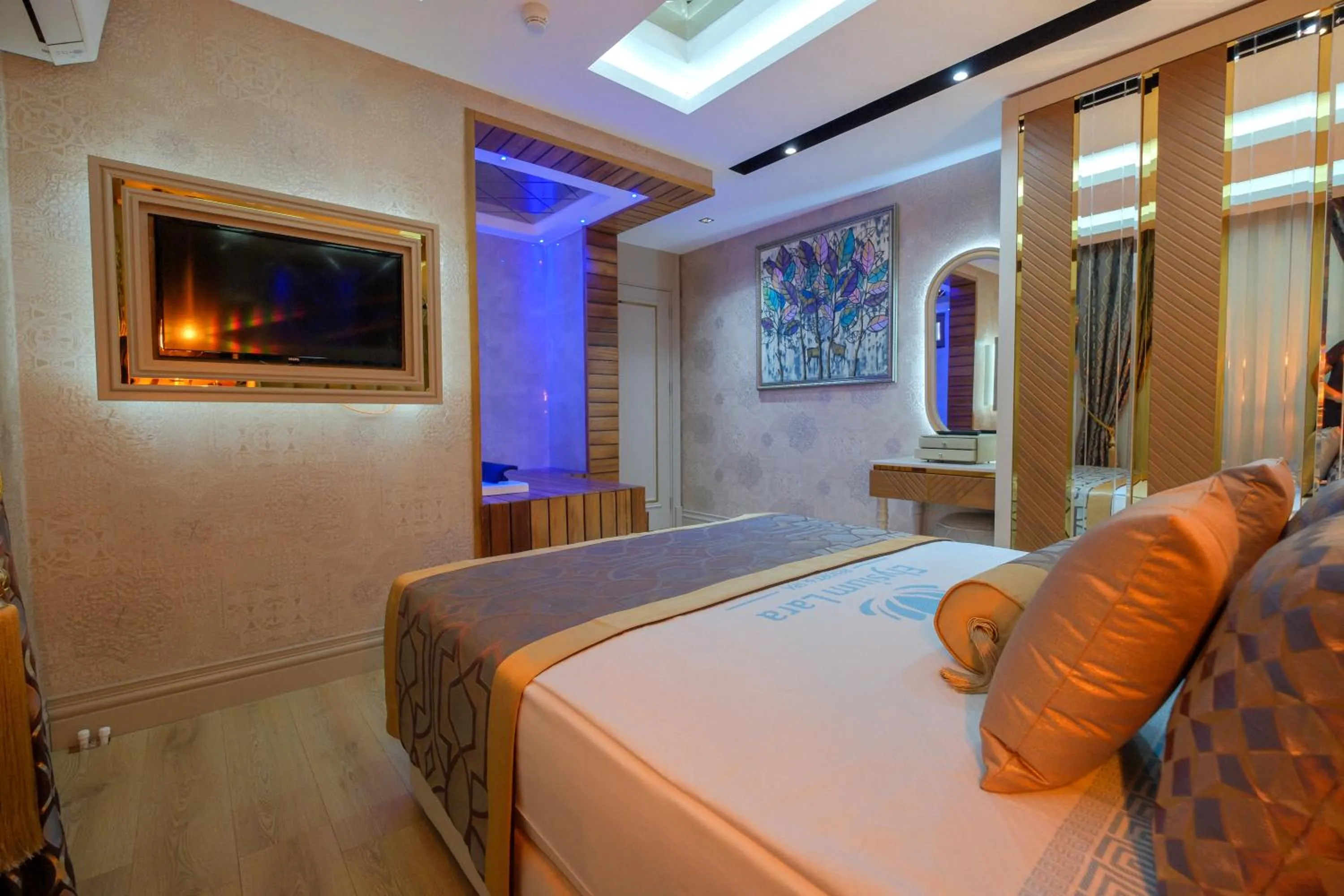 Bed in Elysium Deluxe Suites Antalya