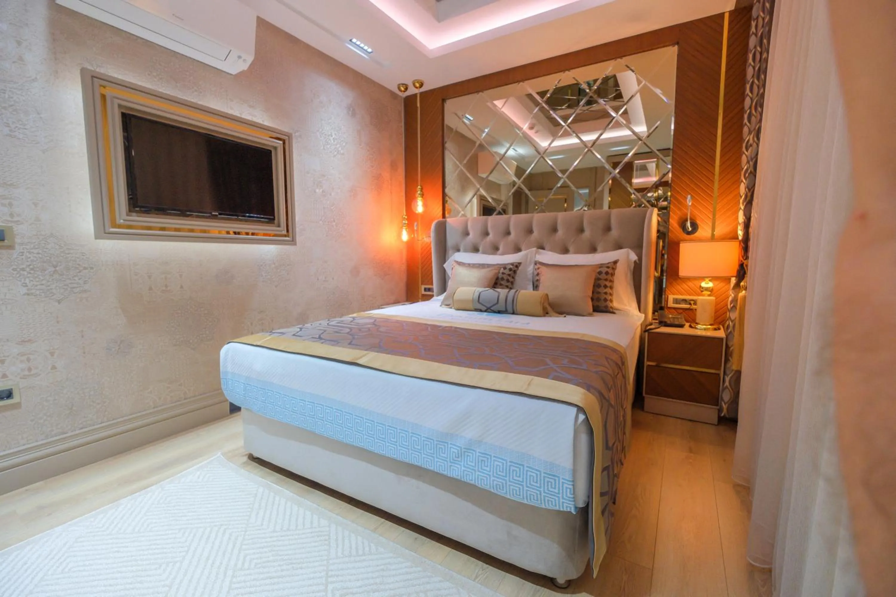 Bed in Elysium Deluxe Suites Antalya