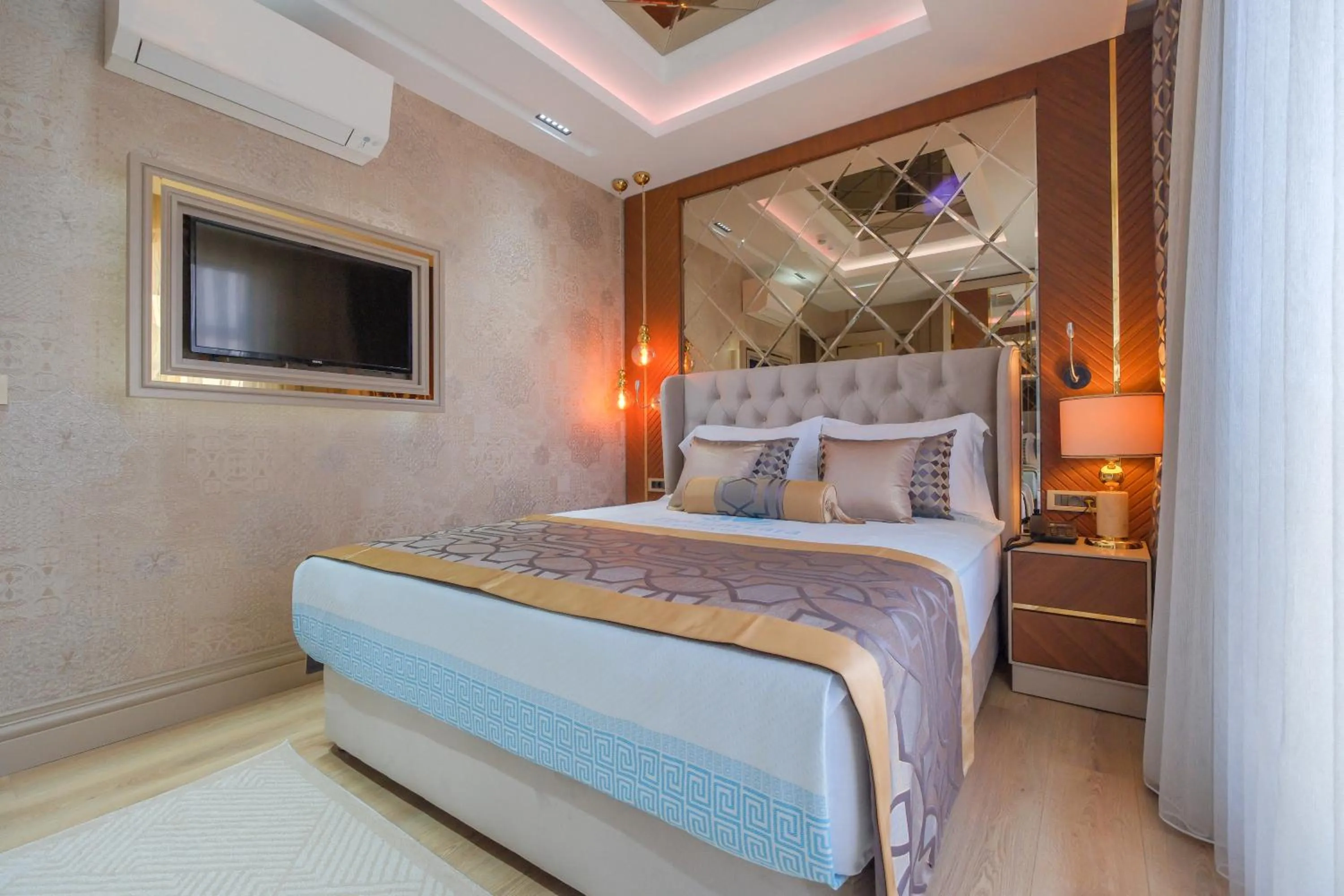 Bed in Elysium Deluxe Suites Antalya