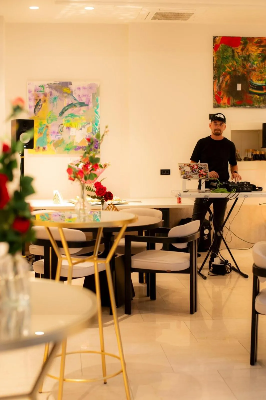 Restaurant/places to eat in Cosmopolita Boutique Hotel