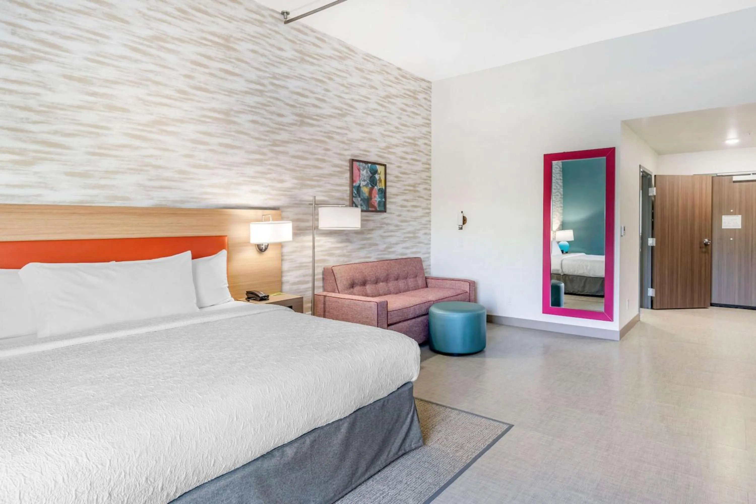 Living room, Bed in Home2 Suites Lexington Keeneland Airport, Ky