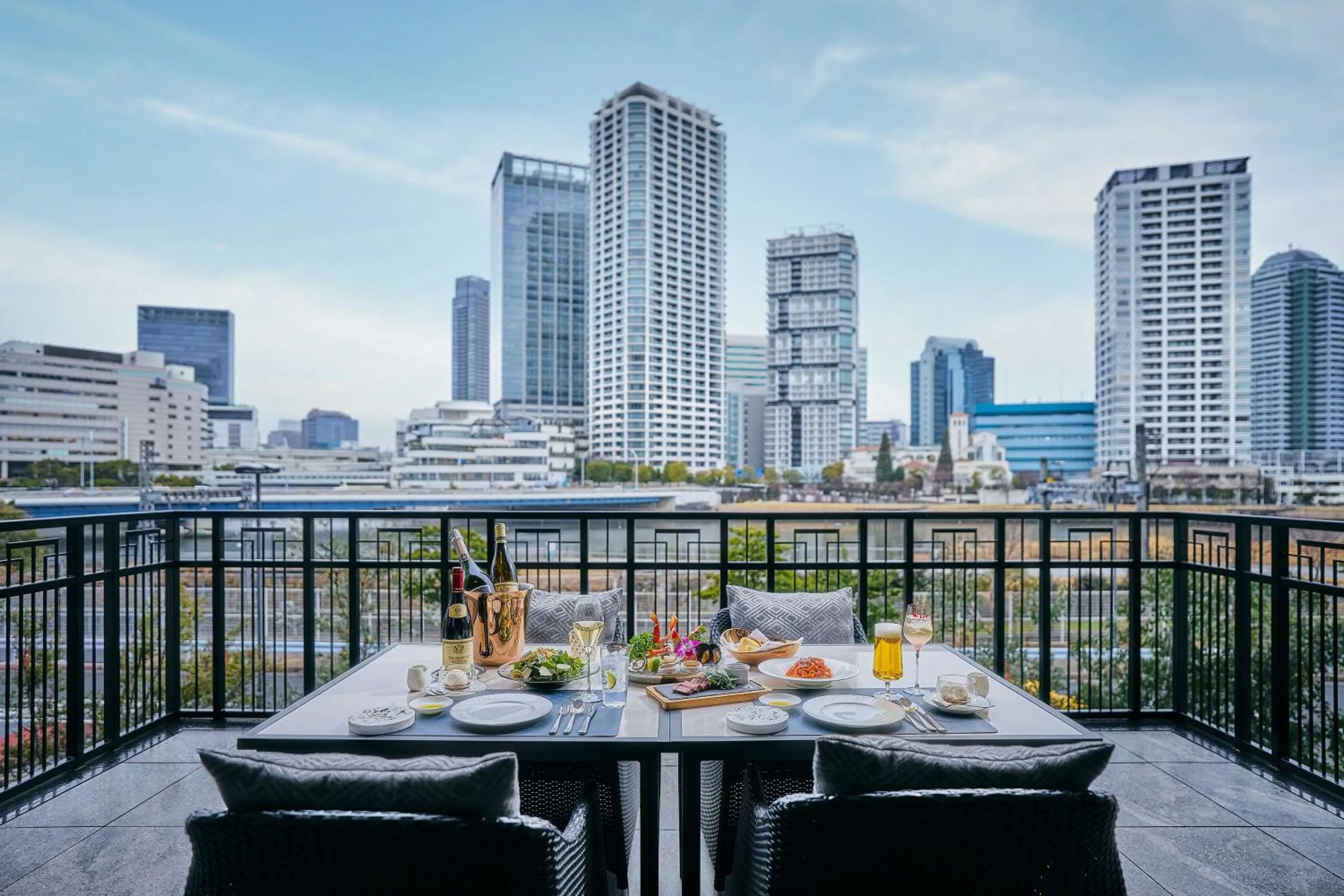 Restaurant/places to eat in Hilton Yokohama