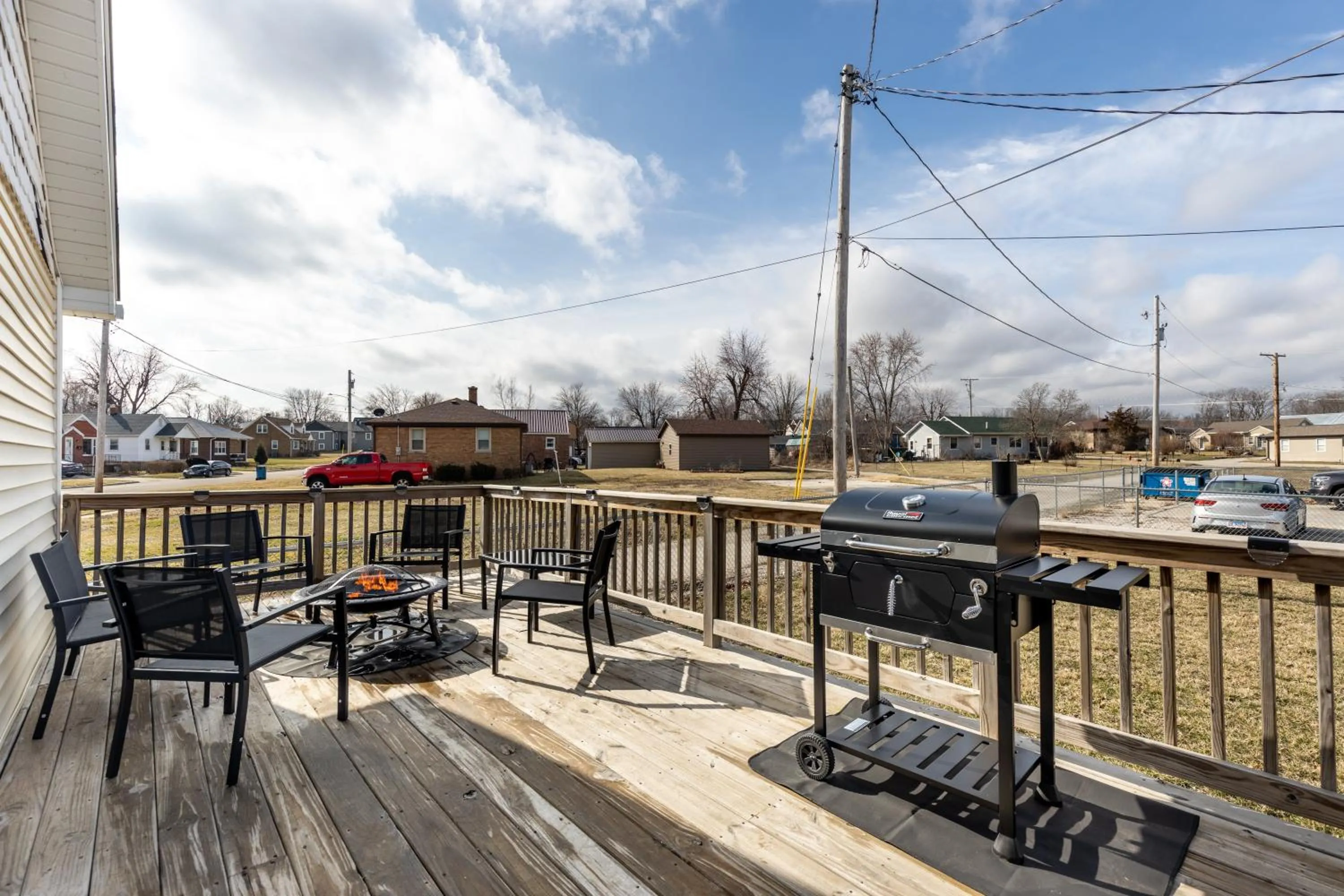 Patio in Starved Rock & Ottawa Retreat Amazing Getaway Home