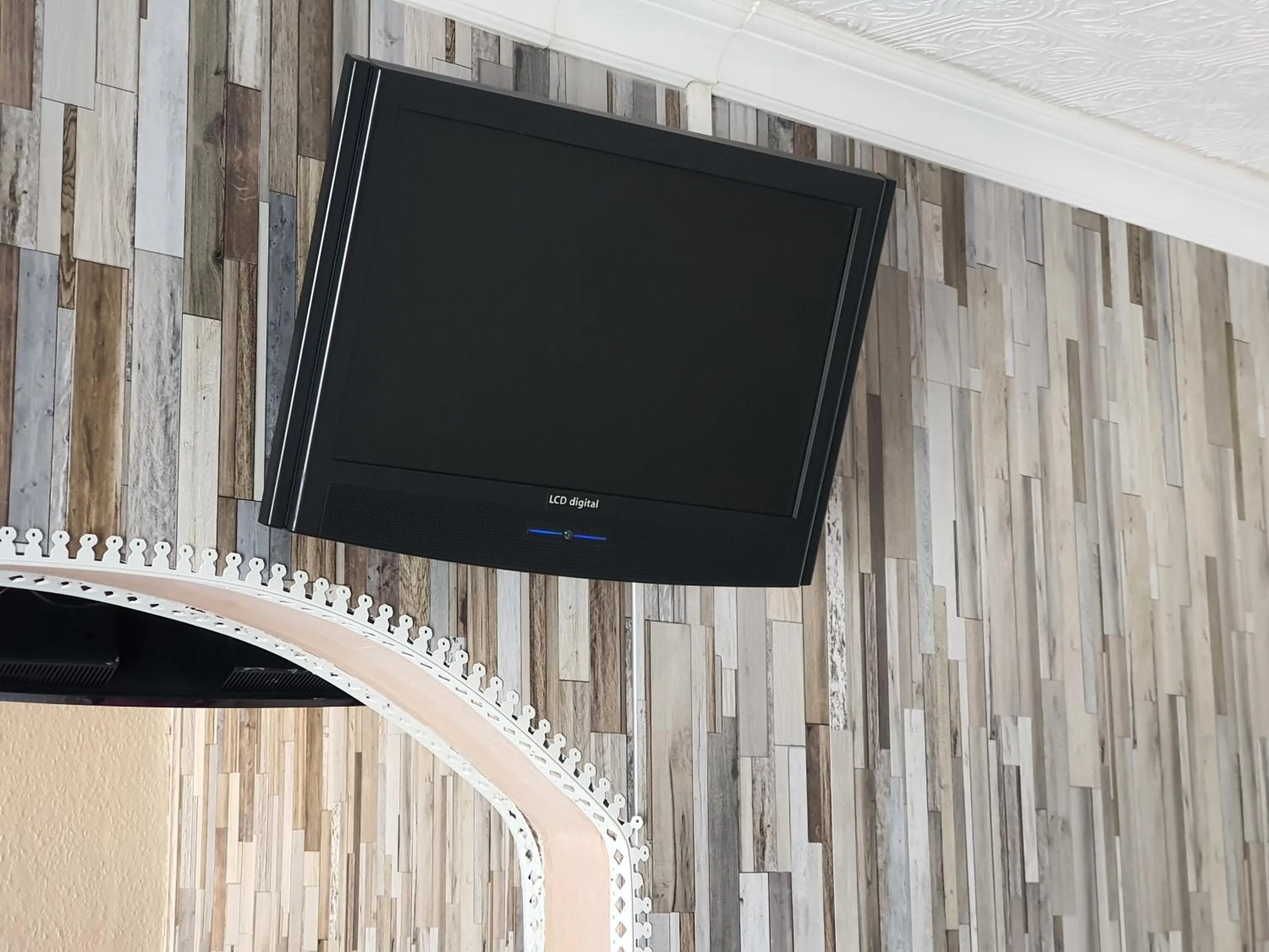 TV and multimedia in Windsor House Hotel