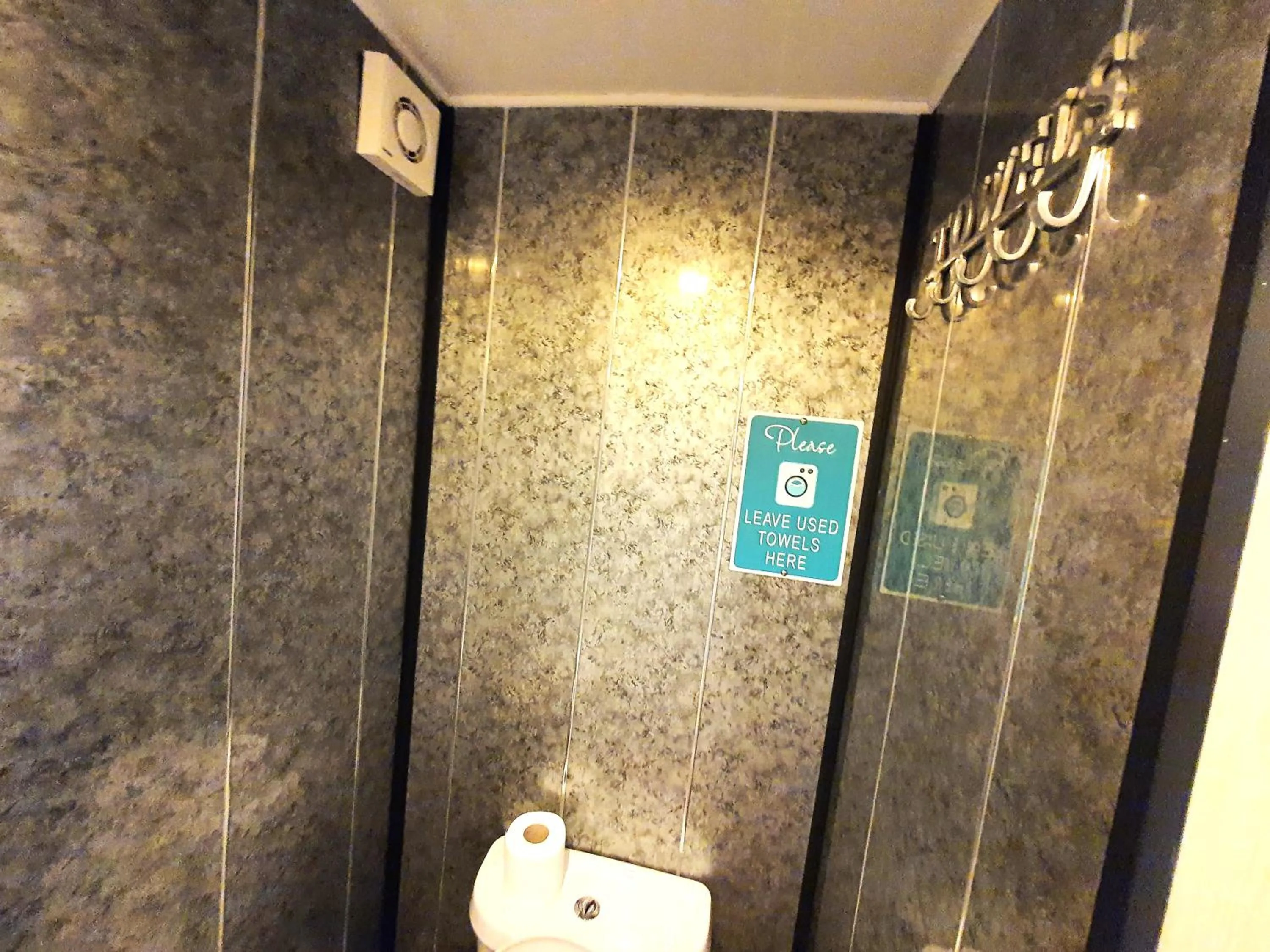 Bathroom in Windsor House Hotel