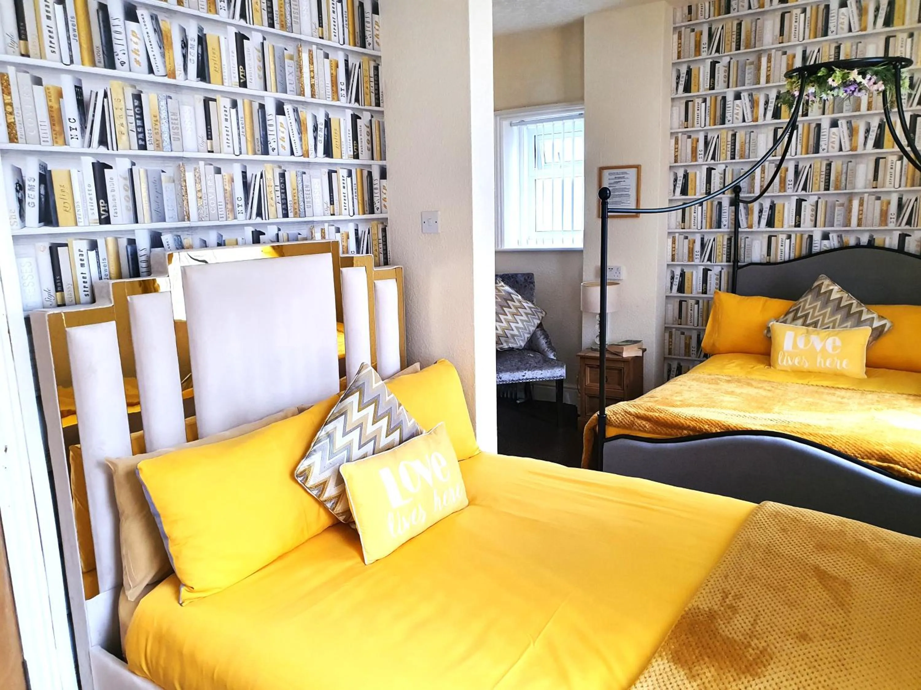 Bedroom, Bed in Windsor House Hotel