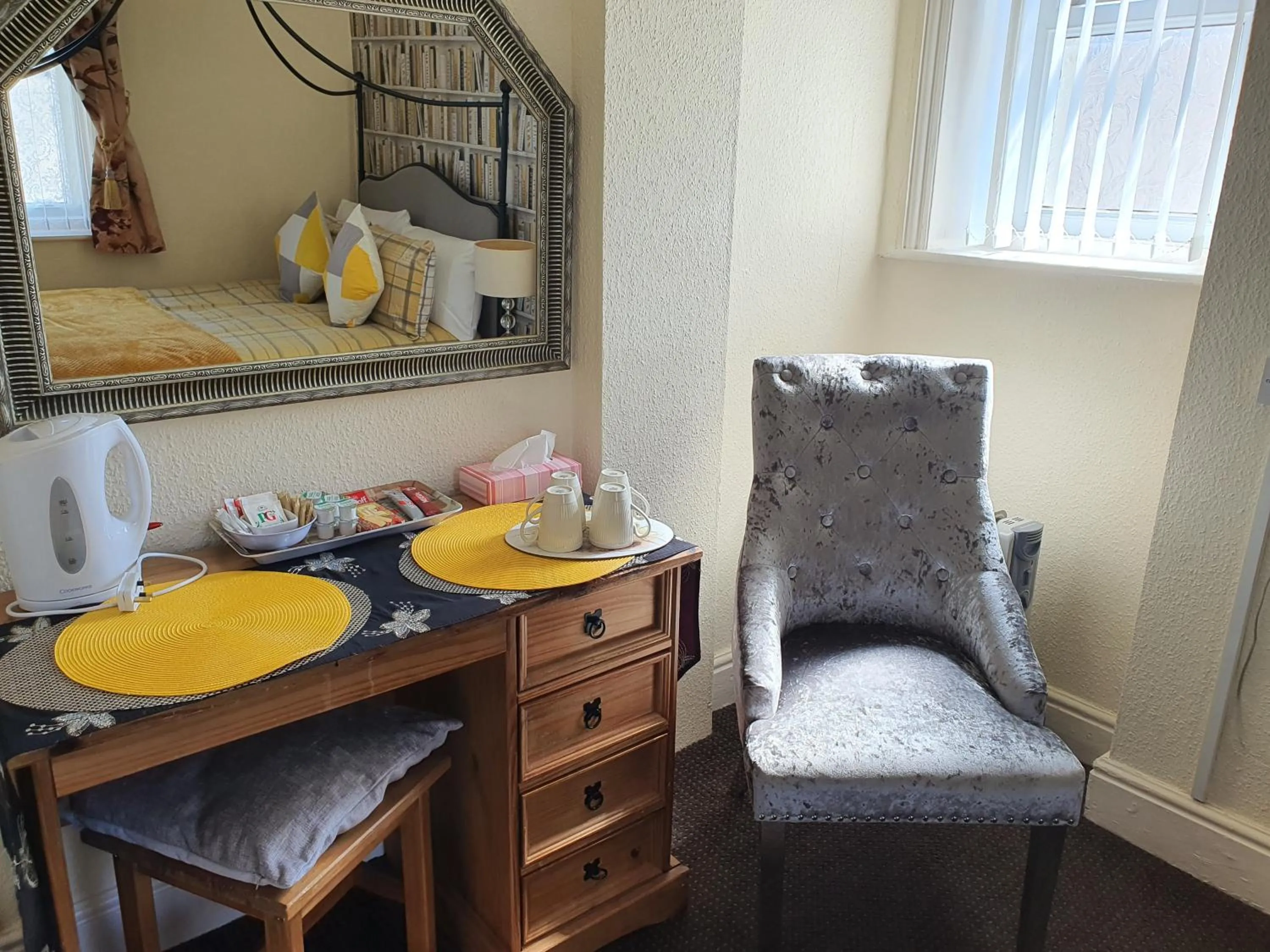 Coffee/tea facilities in Windsor House Hotel