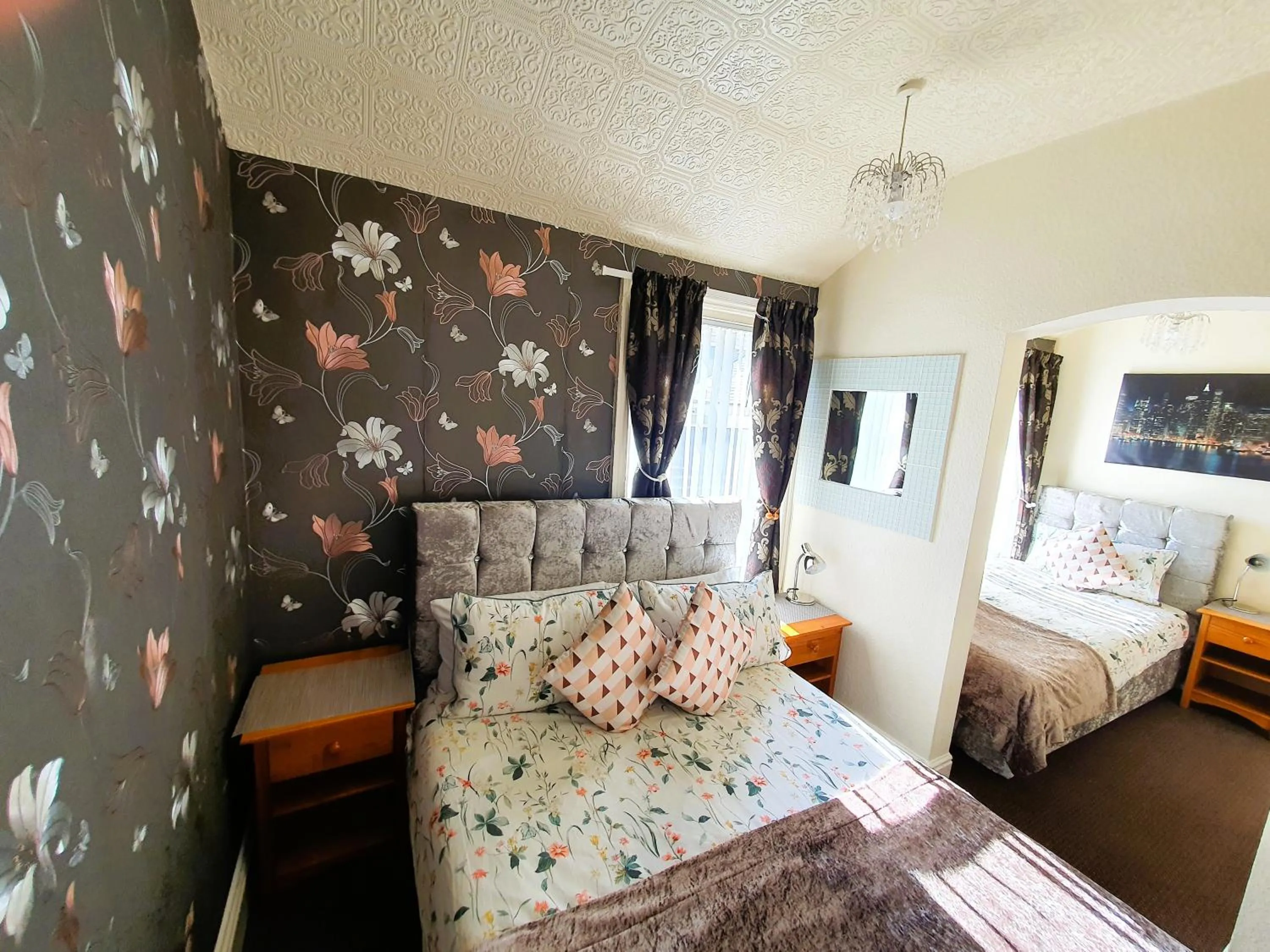 Bedroom, Bed in Windsor House Hotel