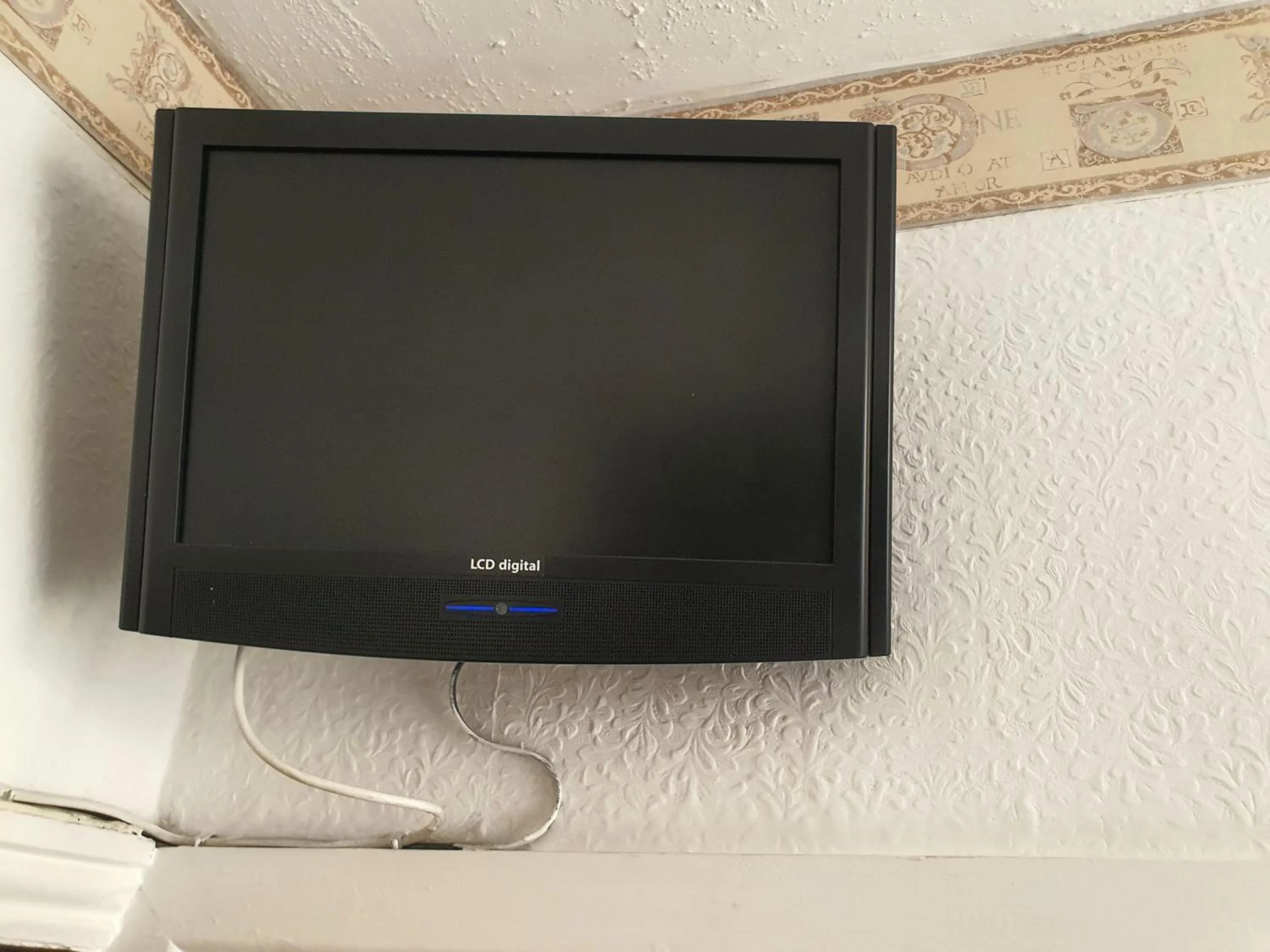 TV and multimedia in Windsor House Hotel