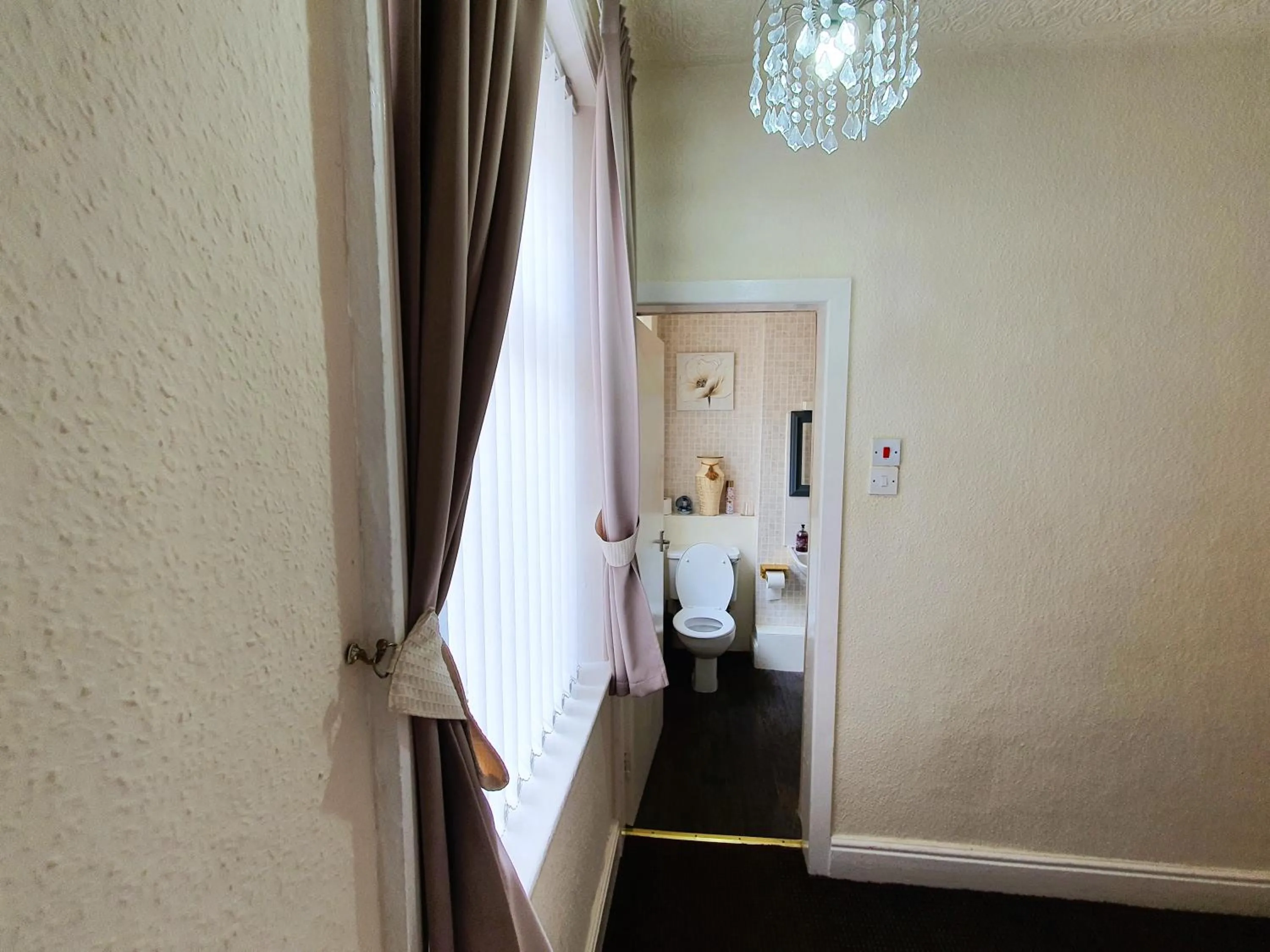 Toilet in Windsor House Hotel