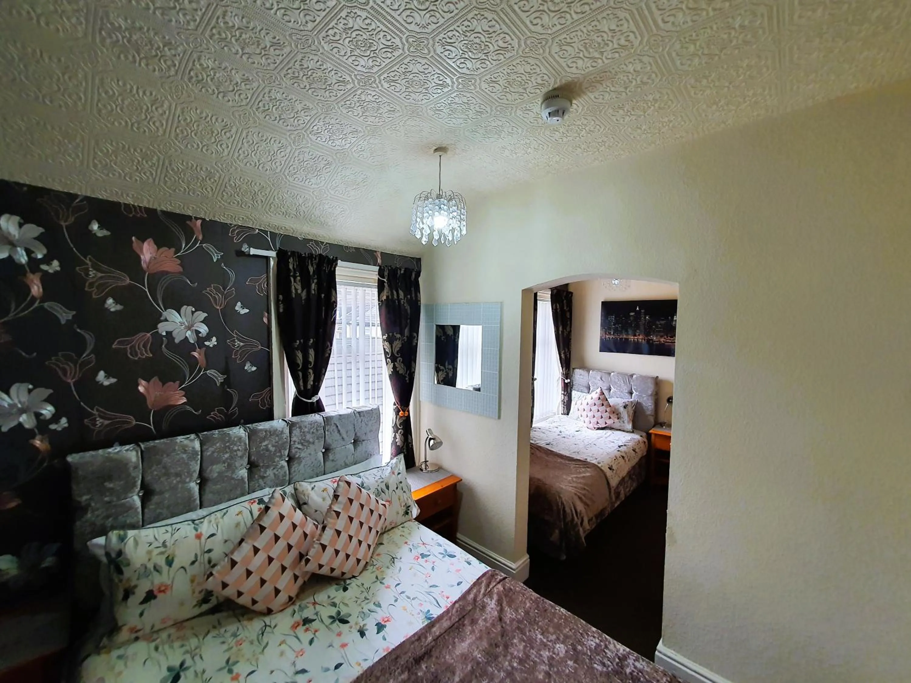 Bedroom, Bed in Windsor House Hotel