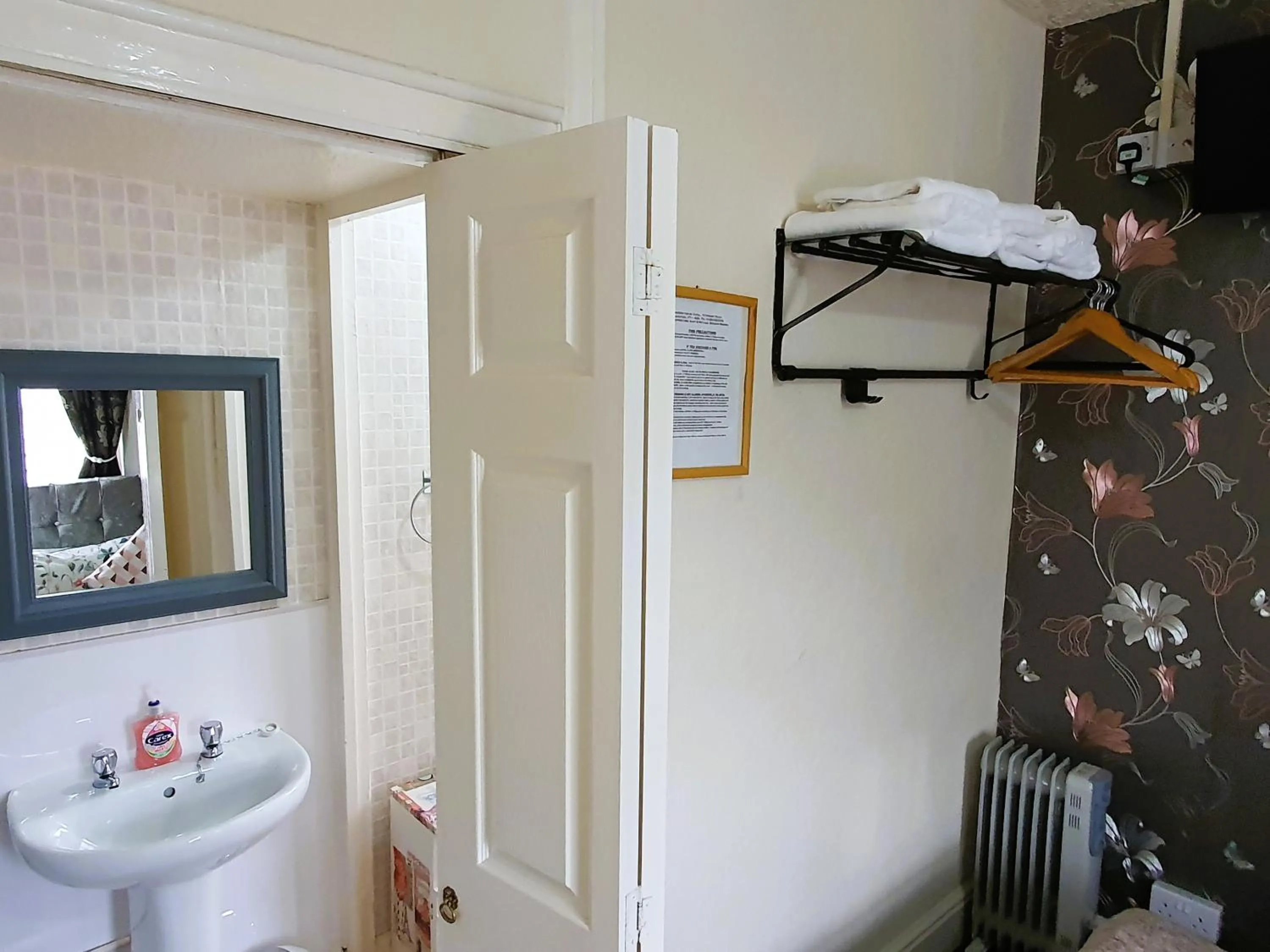 Bathroom in Windsor House Hotel