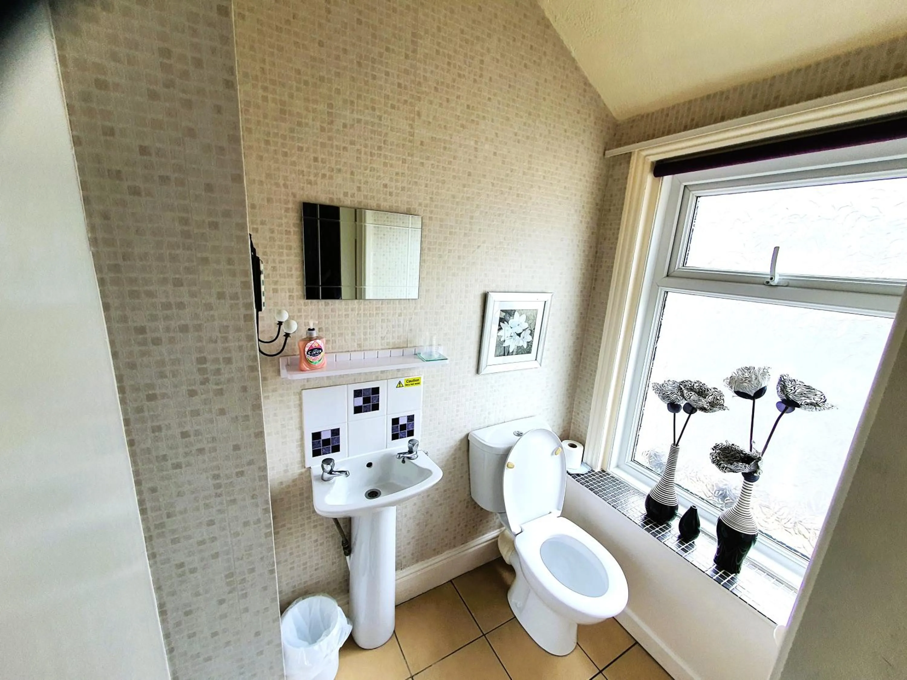 Bathroom in Windsor House Hotel