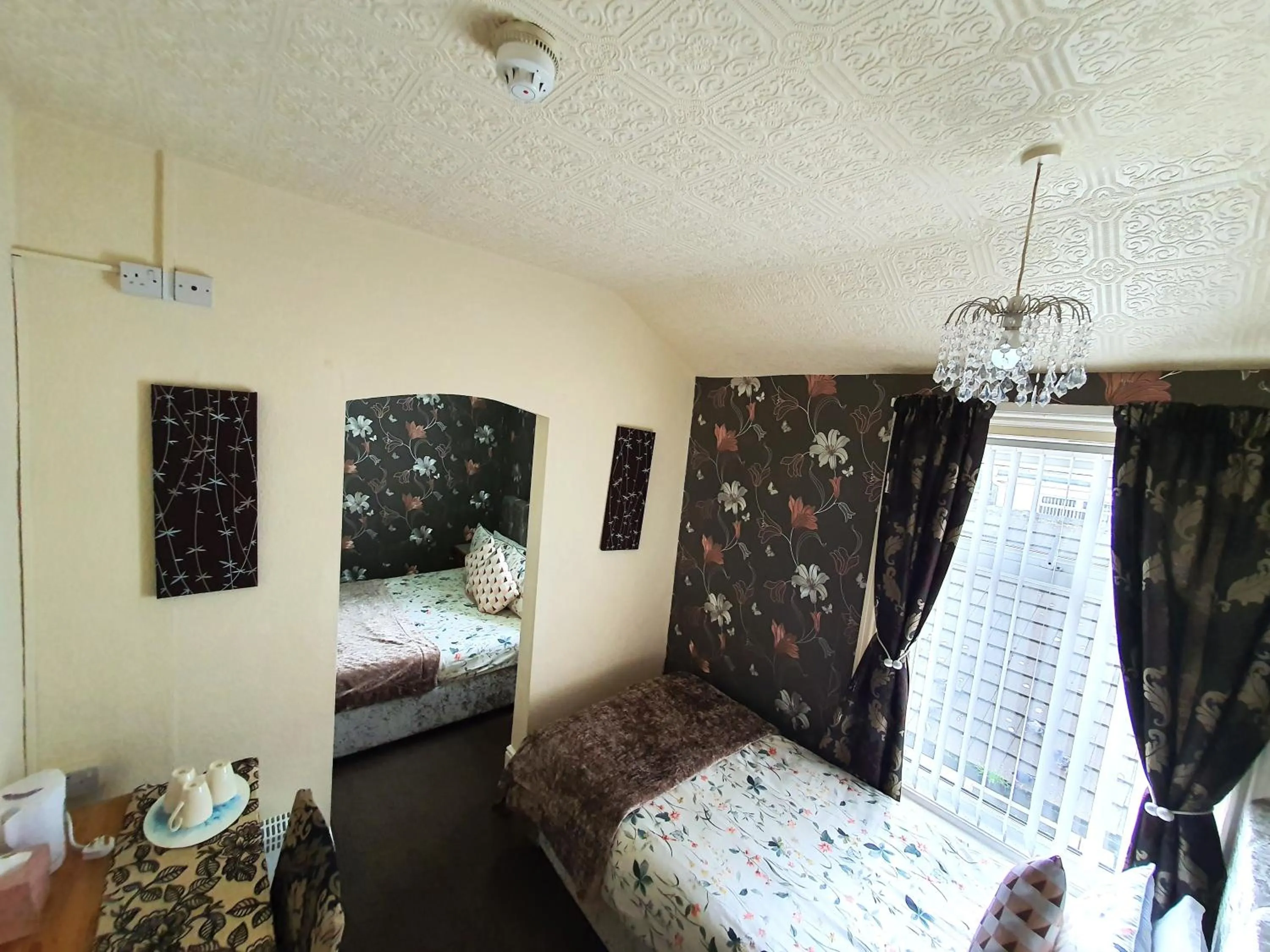 Bedroom, Bed in Windsor House Hotel