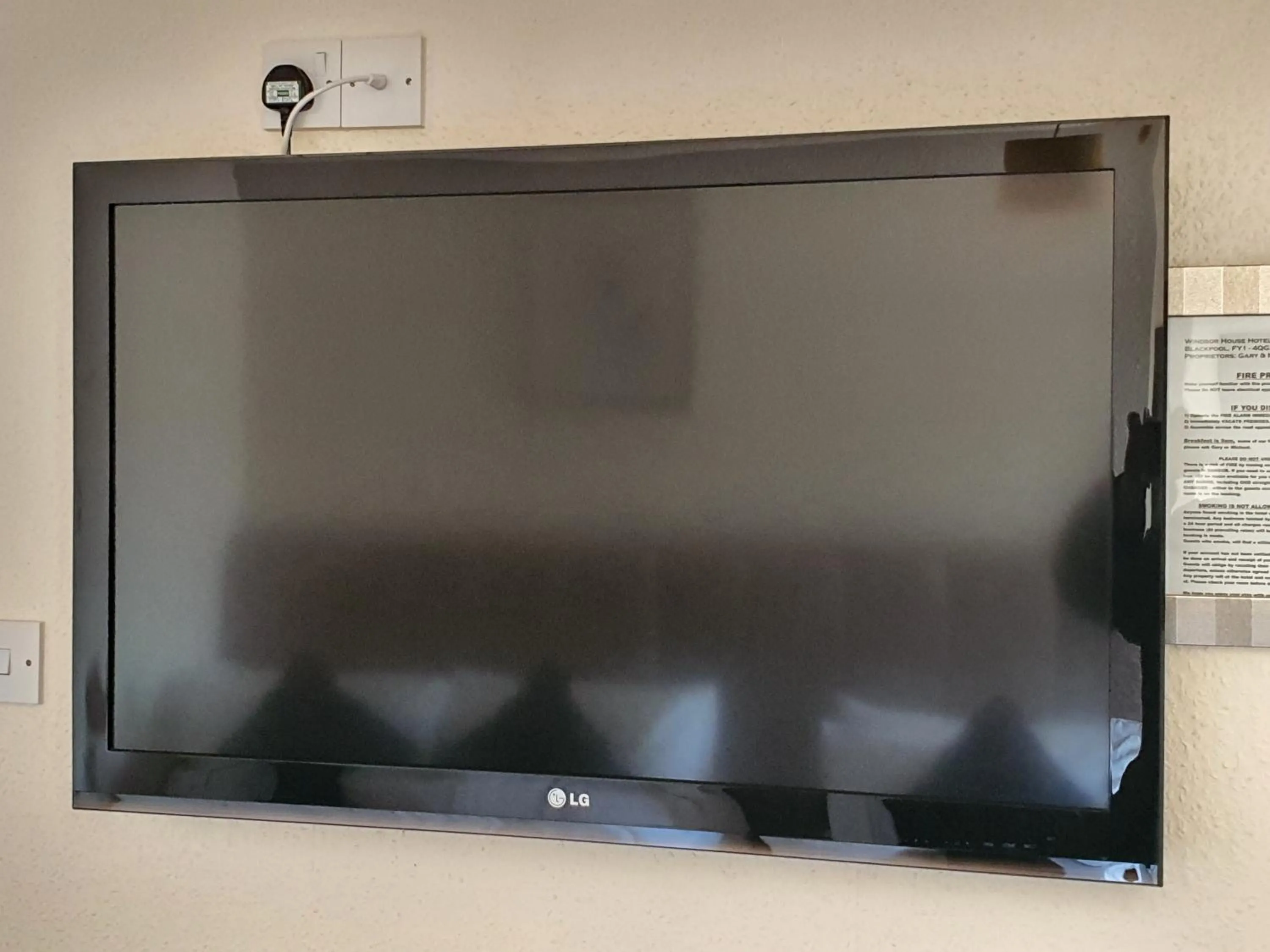 TV and multimedia in Windsor House Hotel