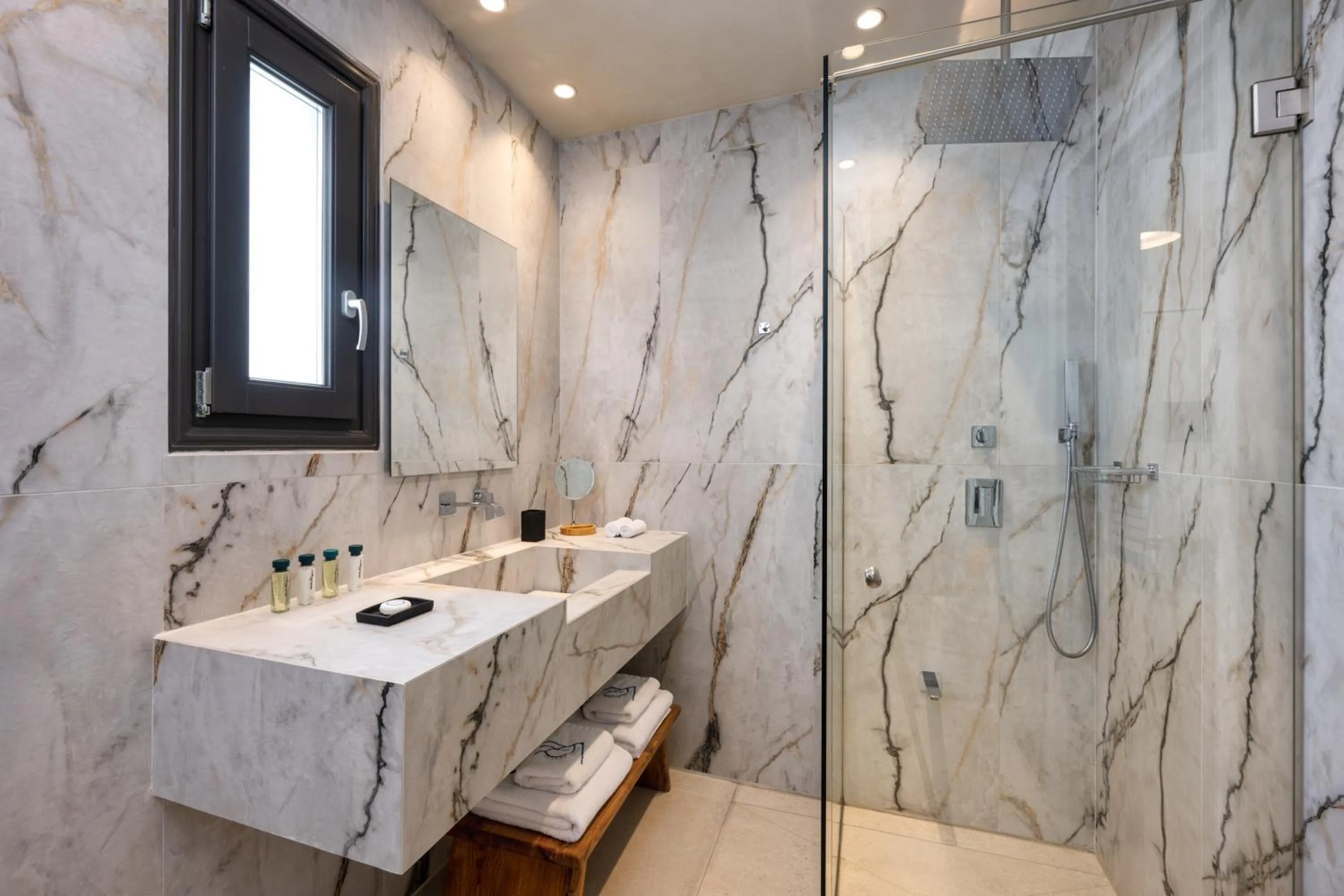 Bathroom in Venus Sunrise Suites & Villas