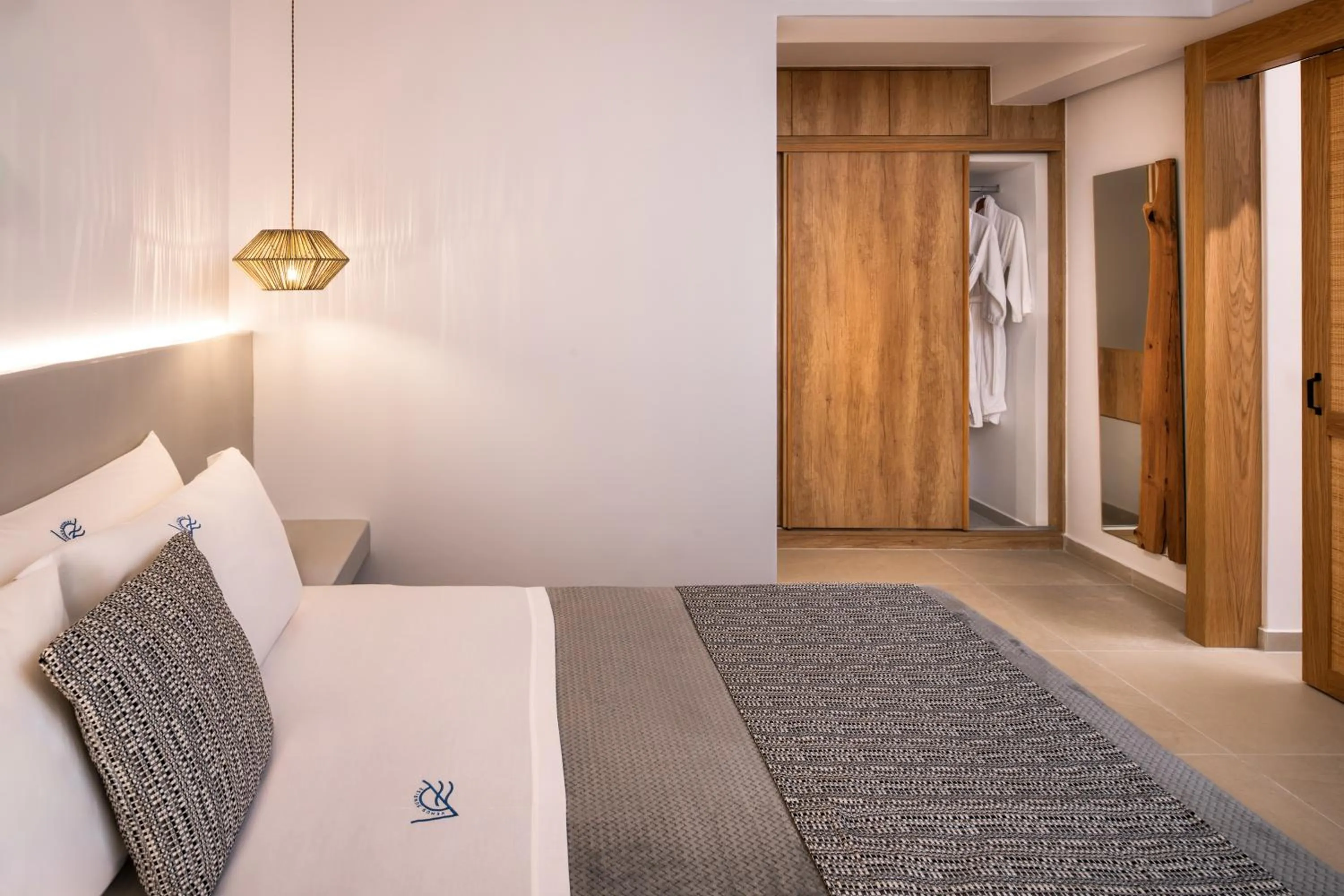 Bedroom, Bed in Venus Sunrise Suites & Villas