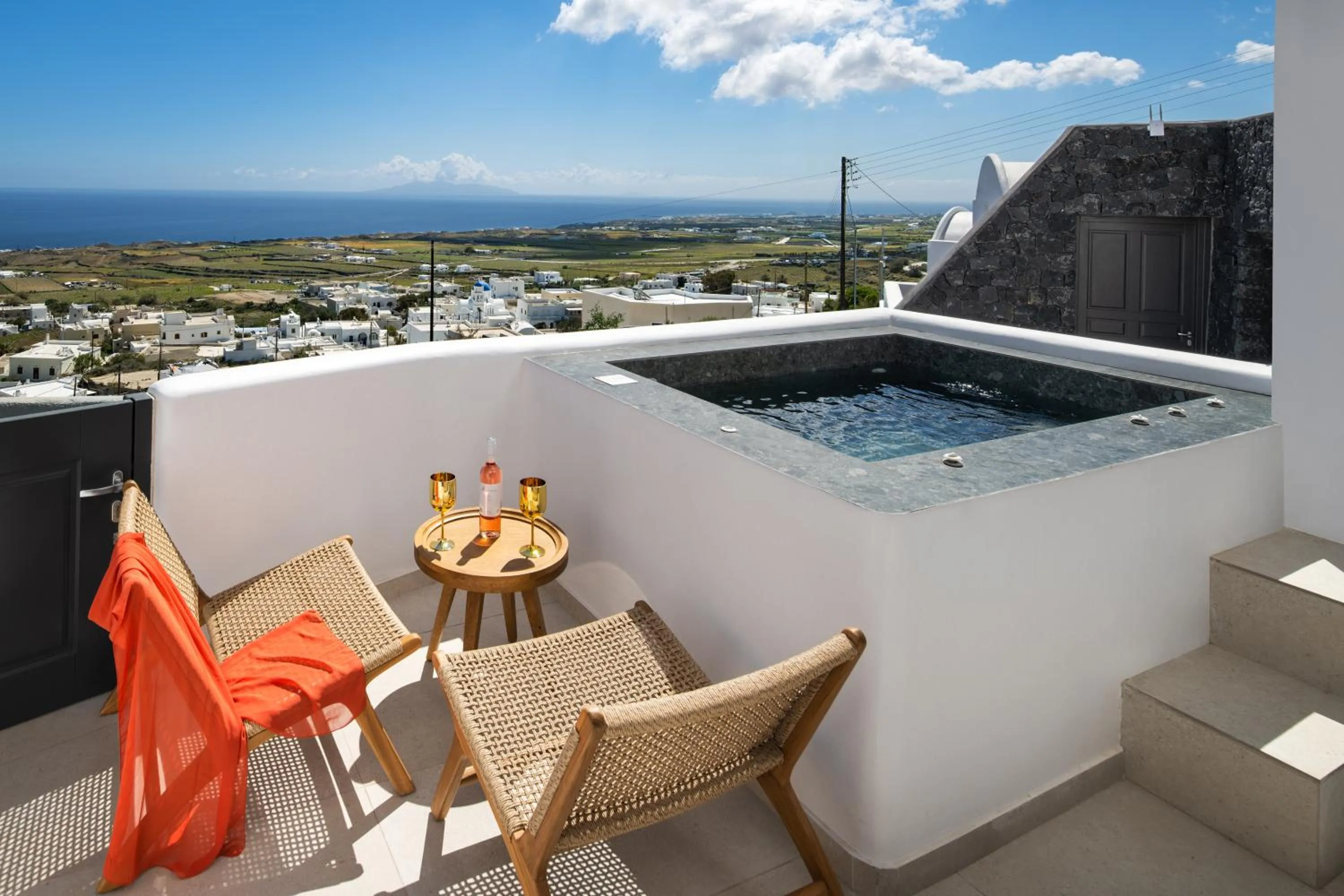 Hot Tub in Venus Sunrise Suites & Villas