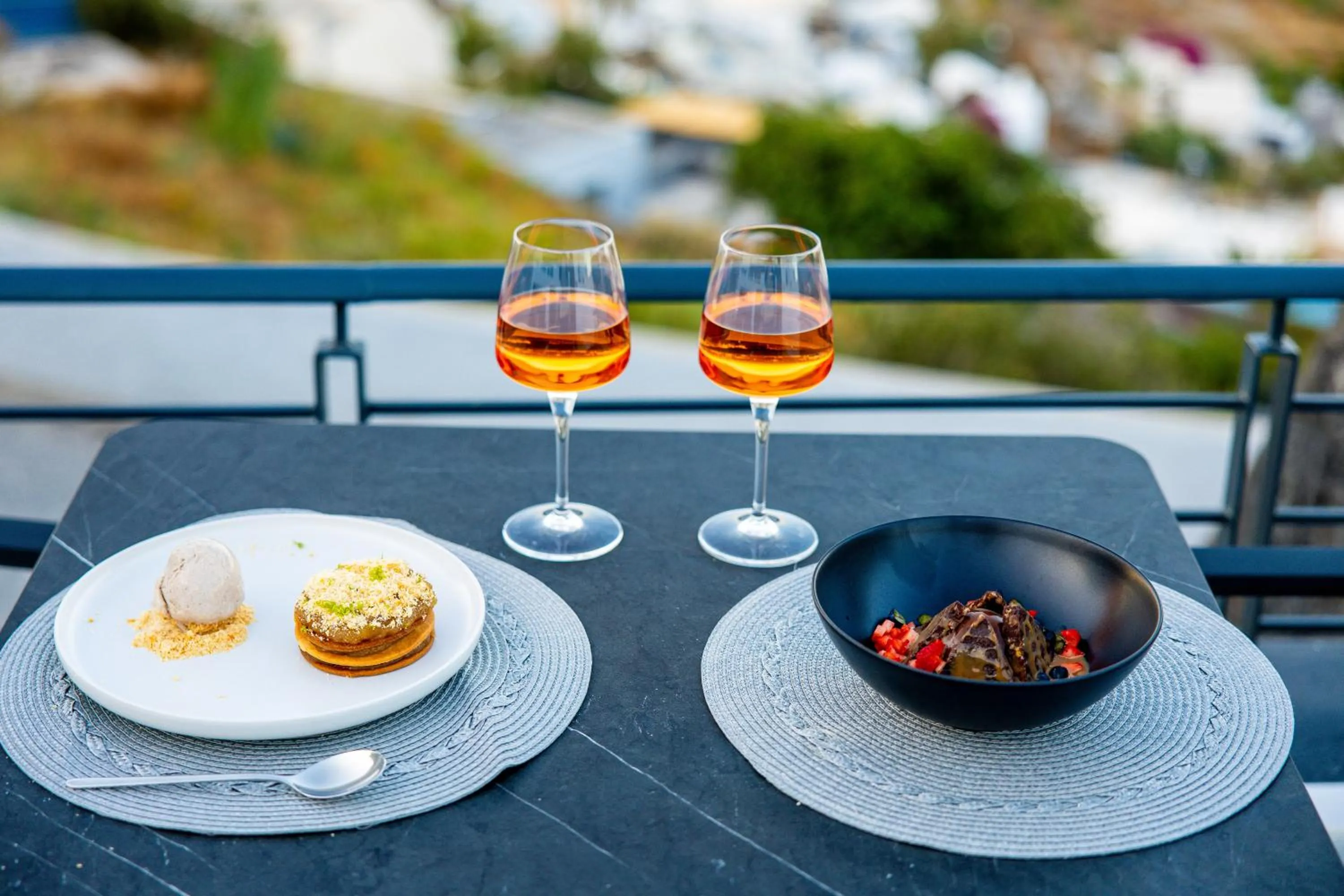 Restaurant/places to eat in Venus Sunrise Suites & Villas