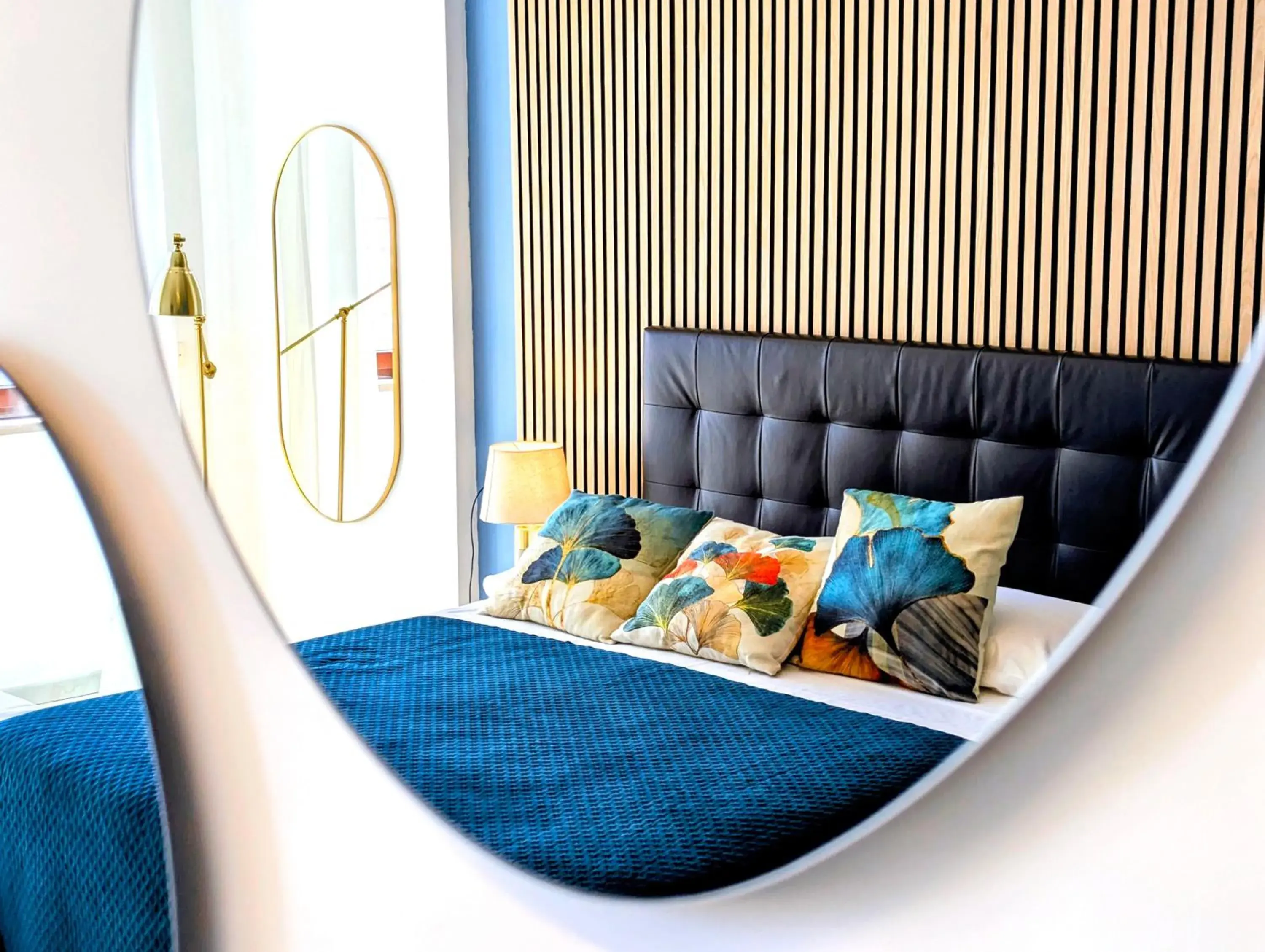 Queen Room with Sea View in ART FLAT MUNICIPIO Queen Room with Sea View in ART FLAT MUNICIPIO