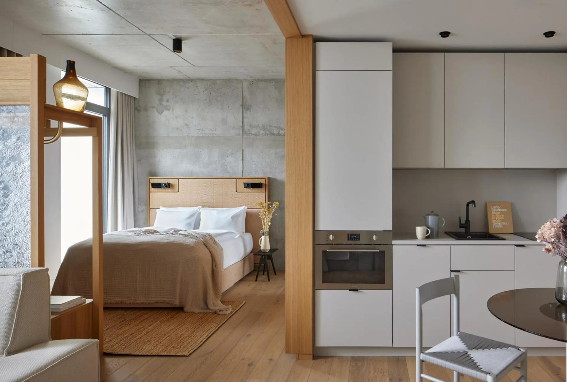 Bedroom, Bed in Locke at East Side Gallery