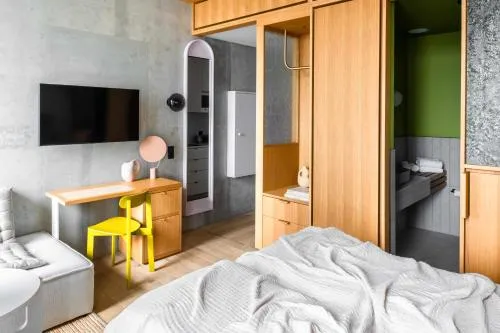 Locke at East Side Gallery