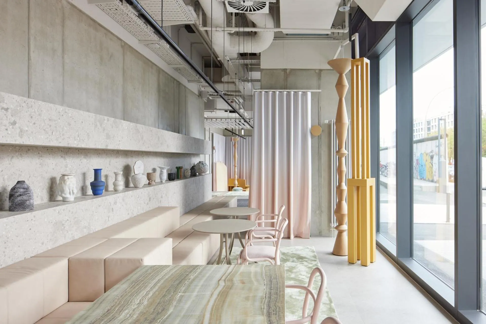 Restaurant/places to eat in Locke at East Side Gallery