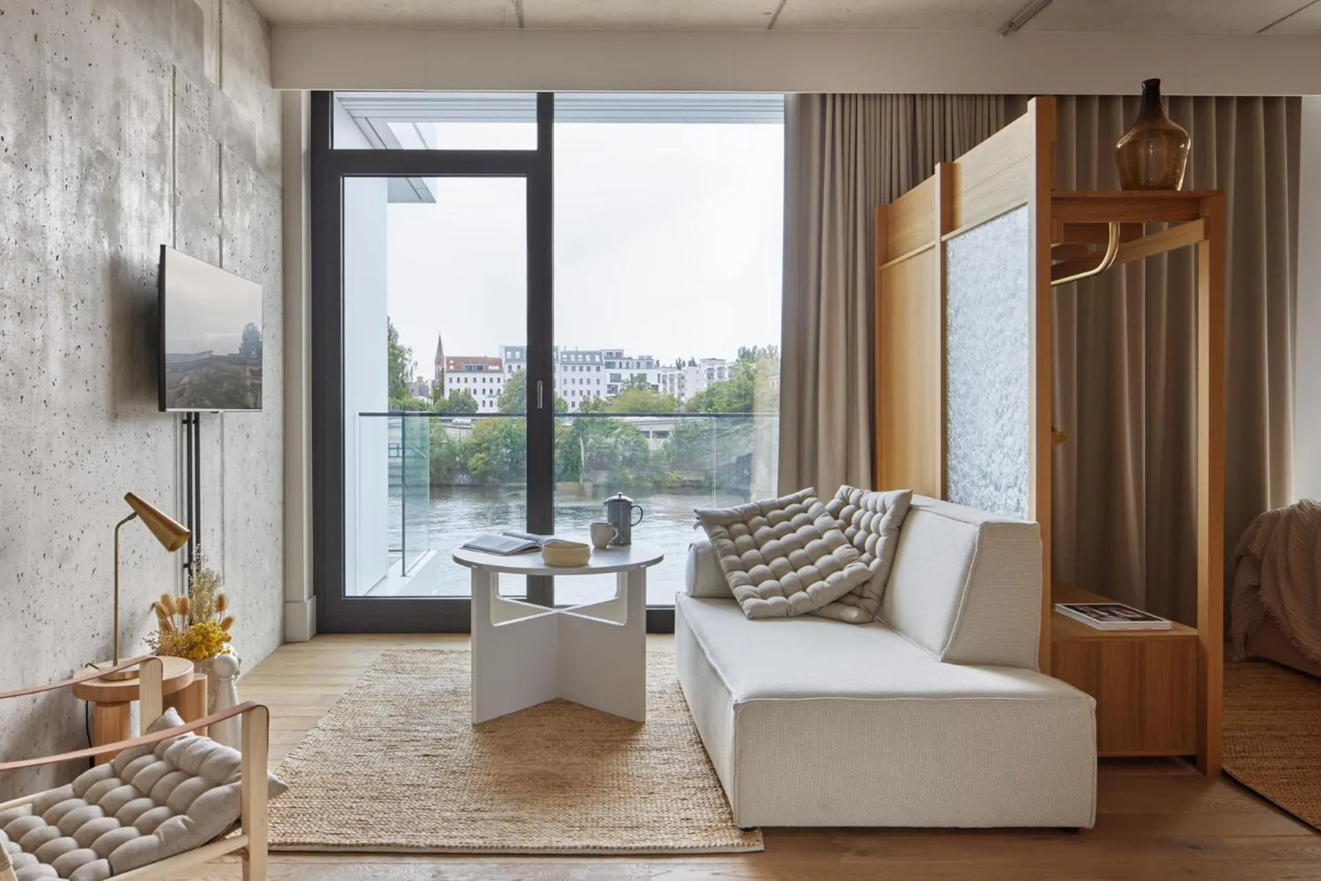 Living room in Locke at East Side Gallery