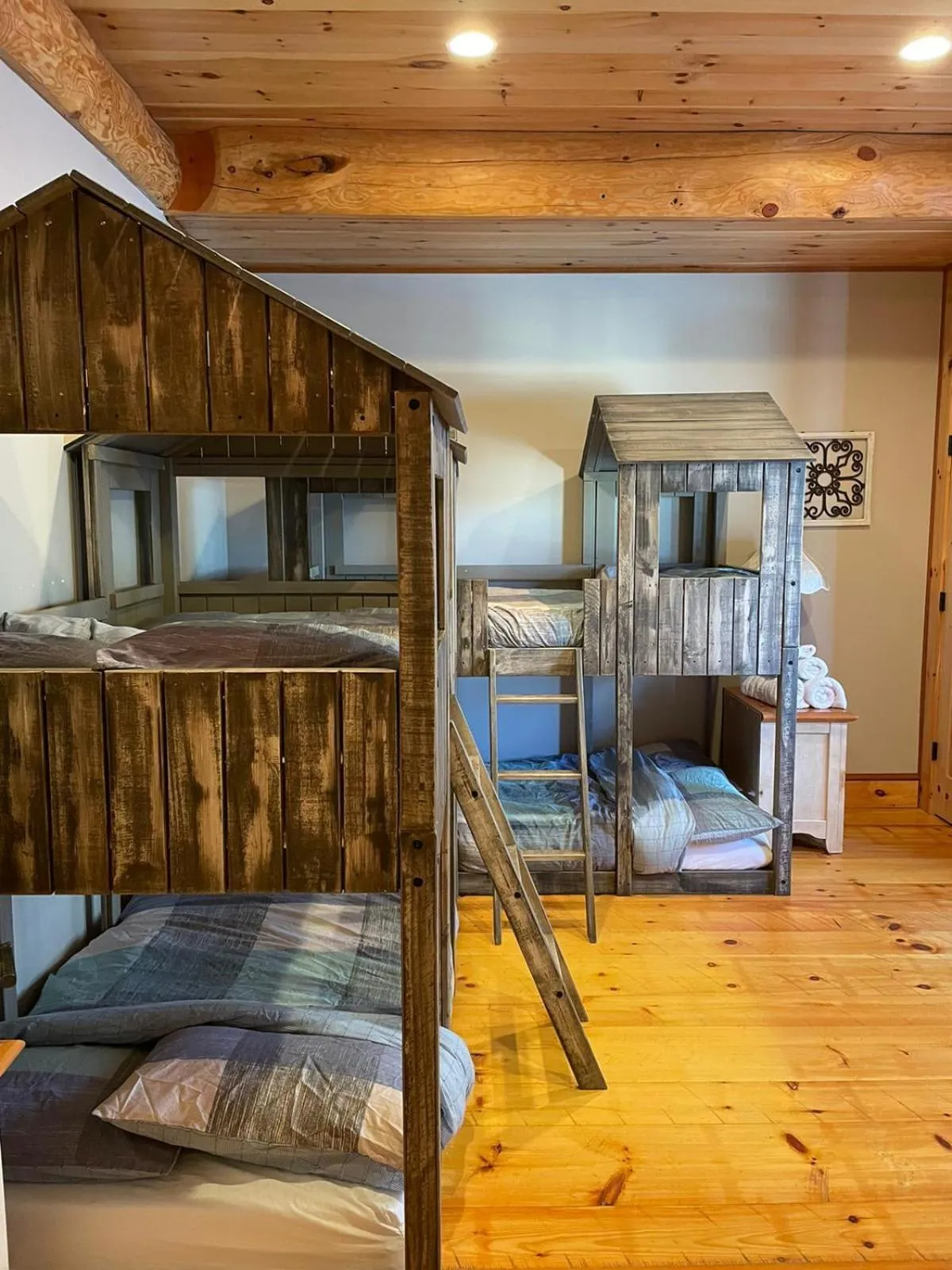 Bed in Oneida Lodge North