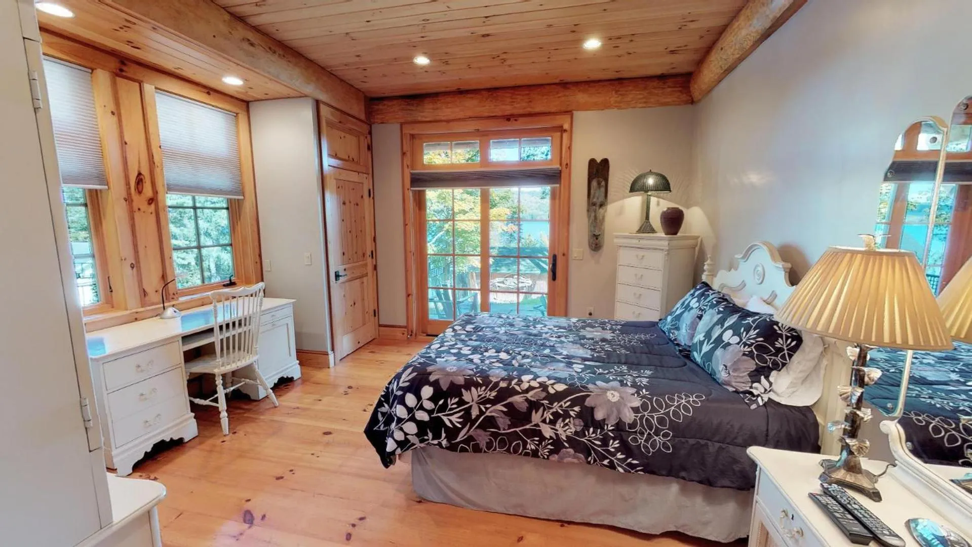 Bed in Oneida Lodge North