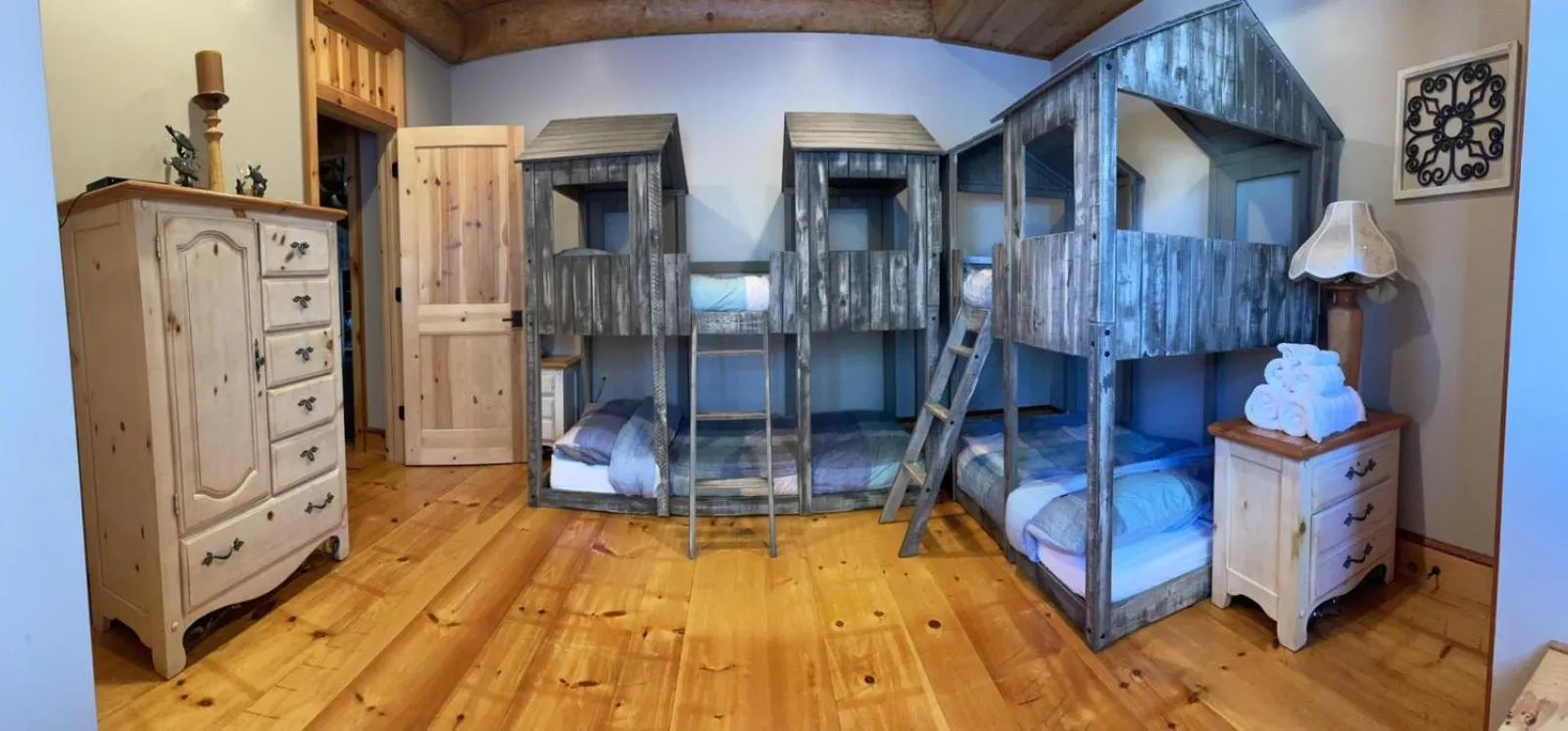 Bed in Oneida Lodge North