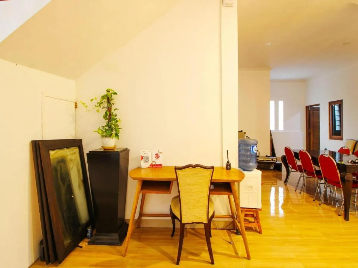 Kitchen or kitchenette in Nexdeco House Homestay Syariah Solo