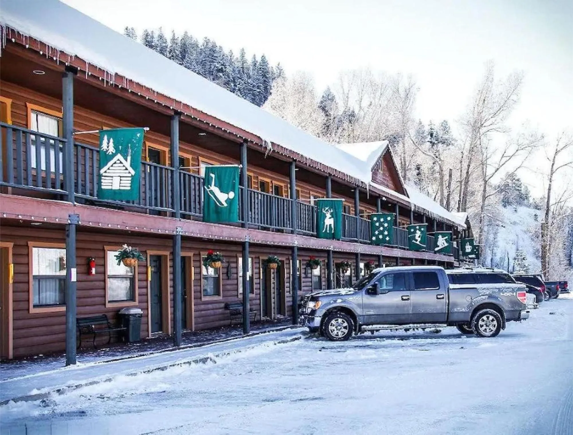 Property building in High Creek Lodge and Cabins