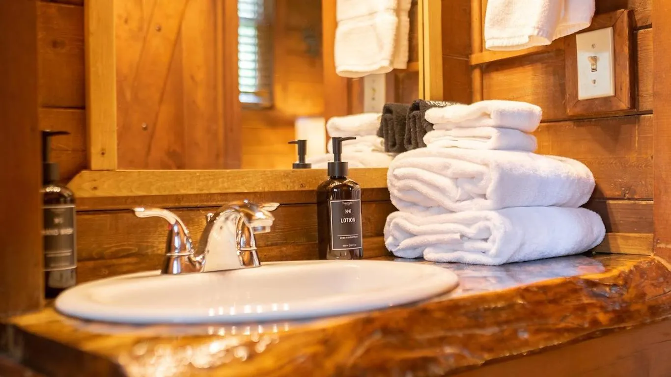 High Creek Lodge and Cabins