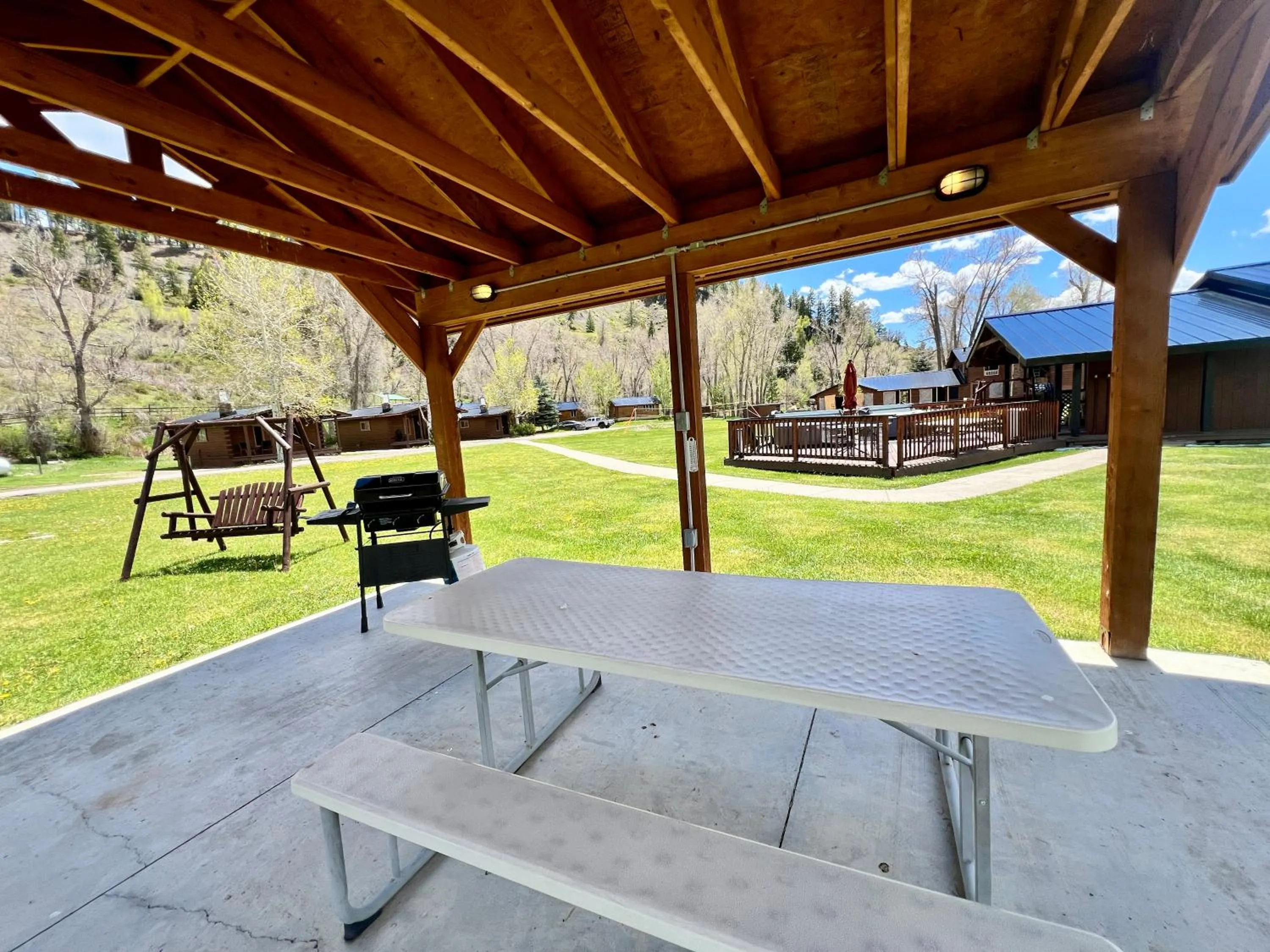 BBQ facilities in High Creek Lodge and Cabins