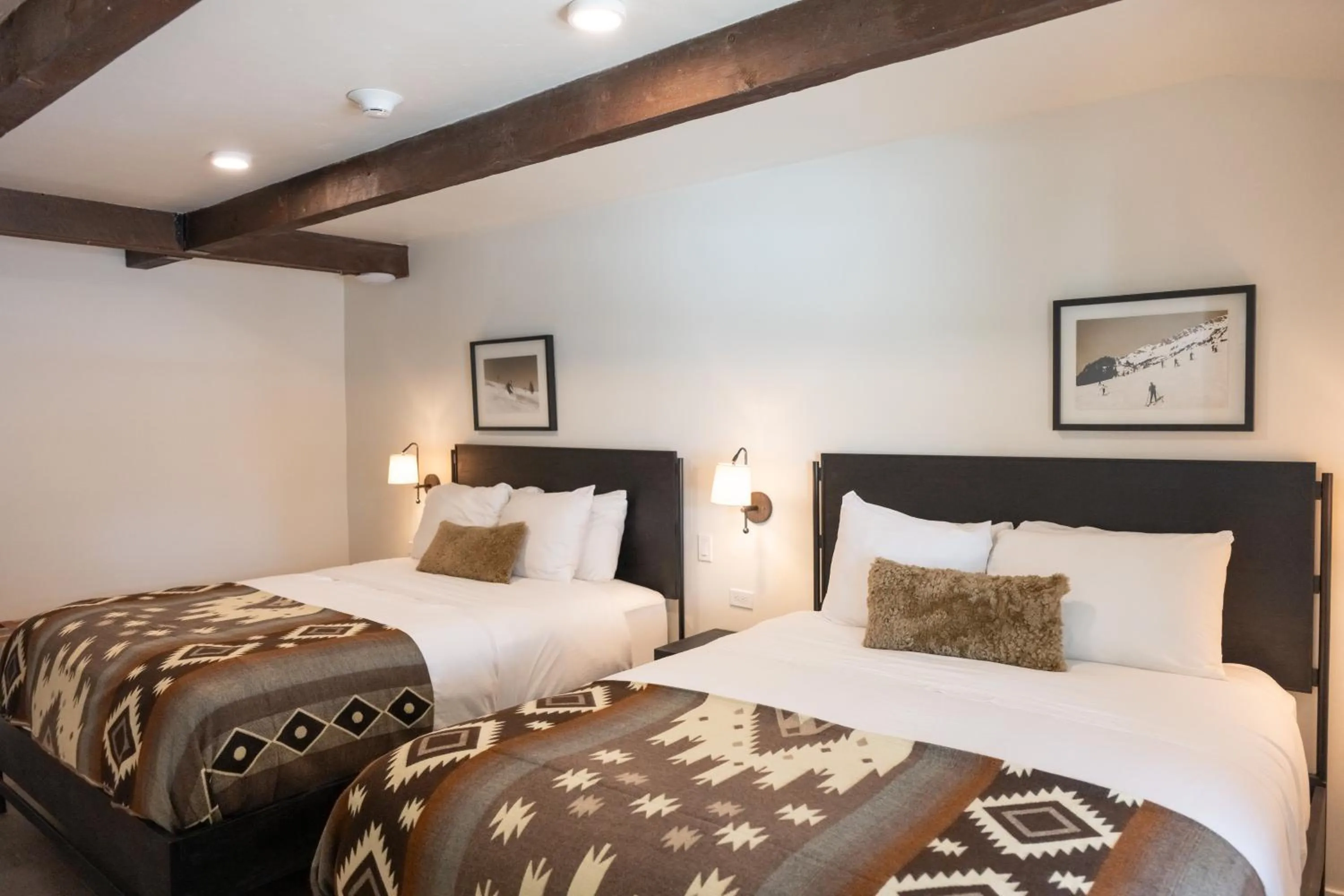 Bed in High Creek Lodge and Cabins