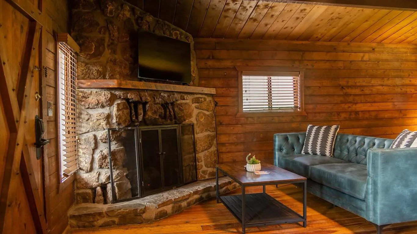 High Creek Lodge and Cabins