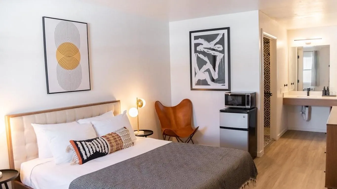 Bed in High Creek Lodge and Cabins