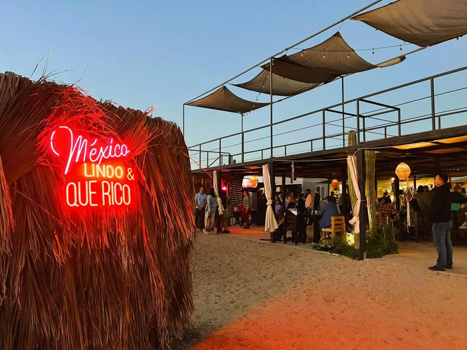 Lounge or bar in EXPERIENCE