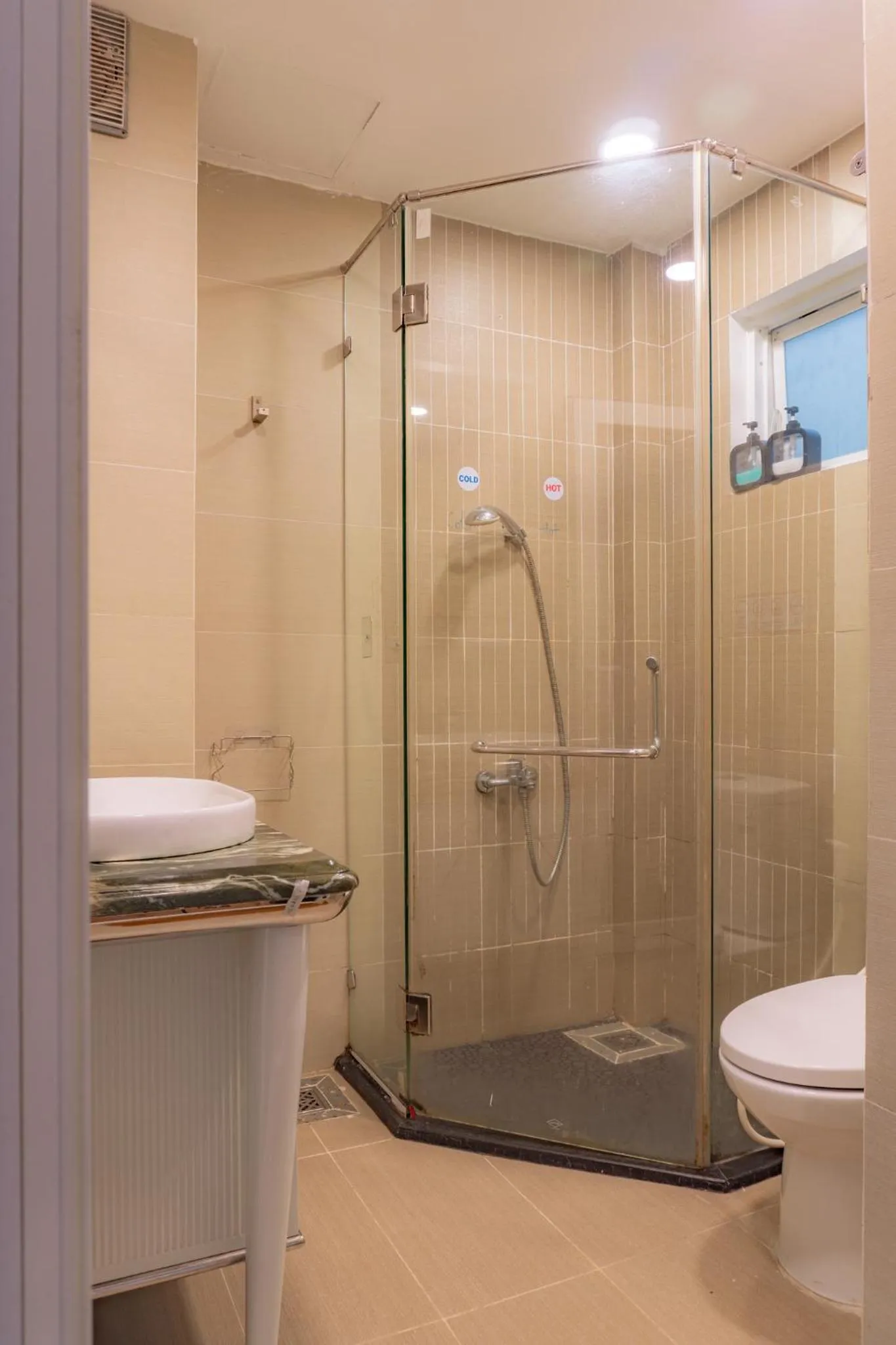 Toilet in Saigon Authentic Hostel - Local Vibes, City Tours, Cooking Dinner, Evening Streetfood, Free Menu Breakfast, Gym & Rooftop