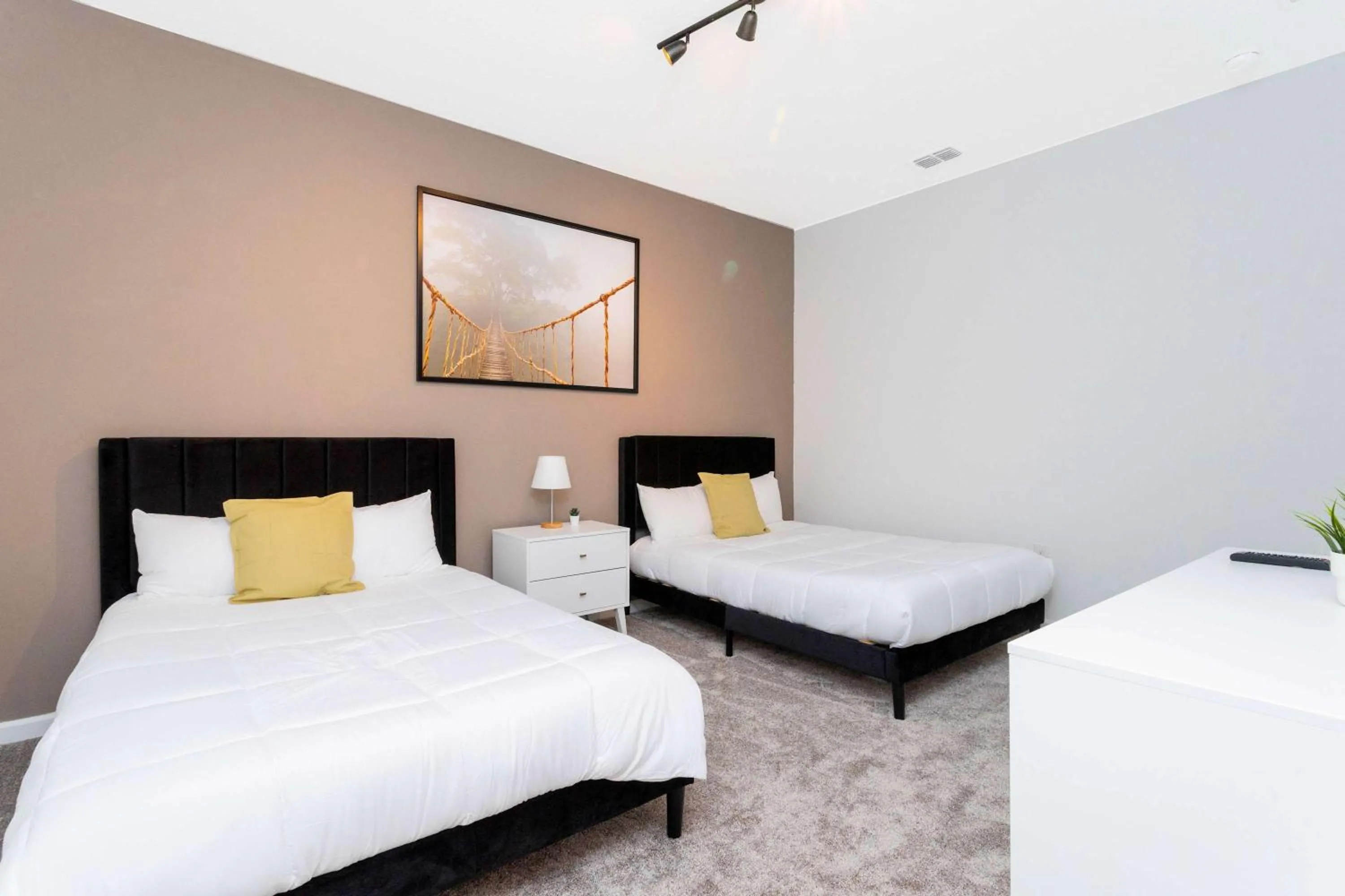 Bed in Family Friendly 3Bd Close to Disney @Champions Gate 991