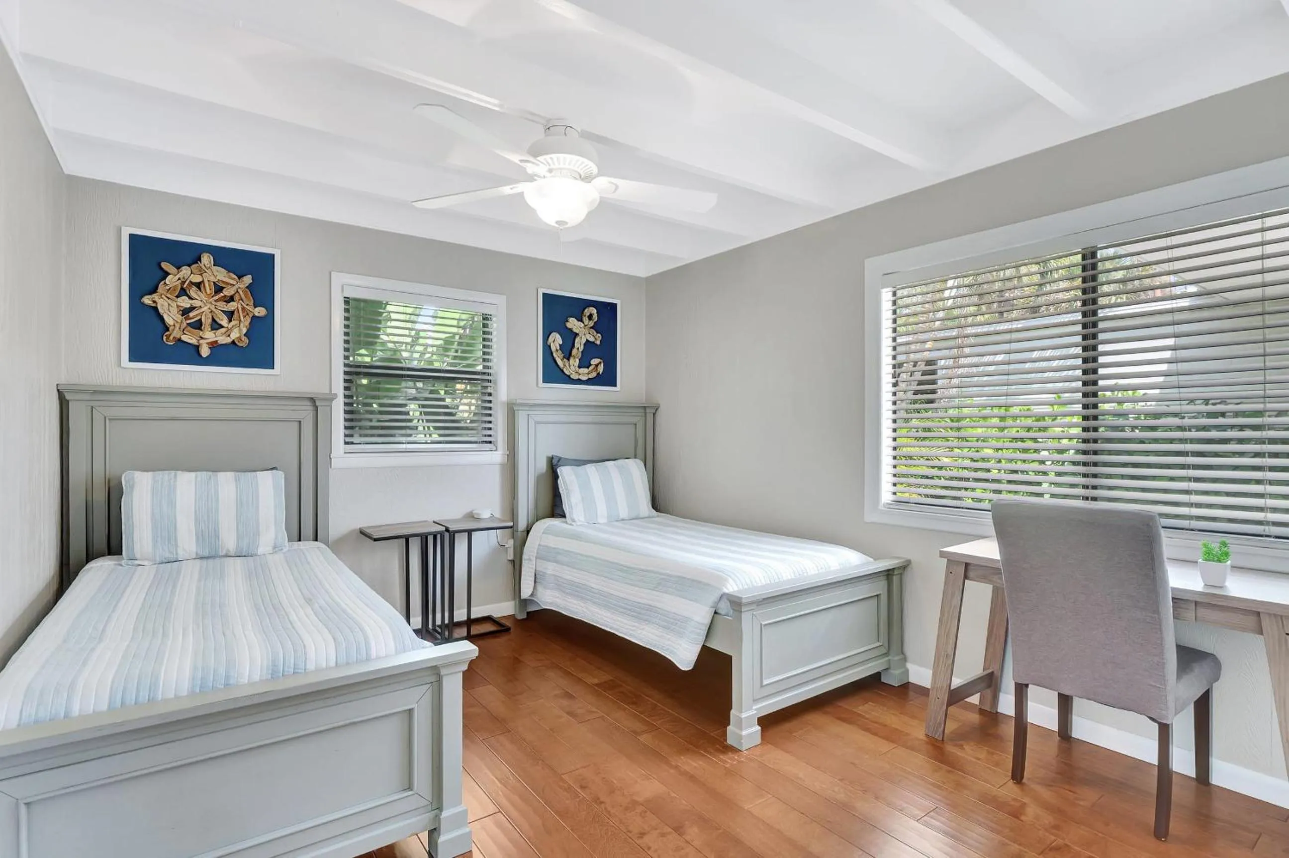 Bed in Sunny Naples - Subtropical Oasis Cottage