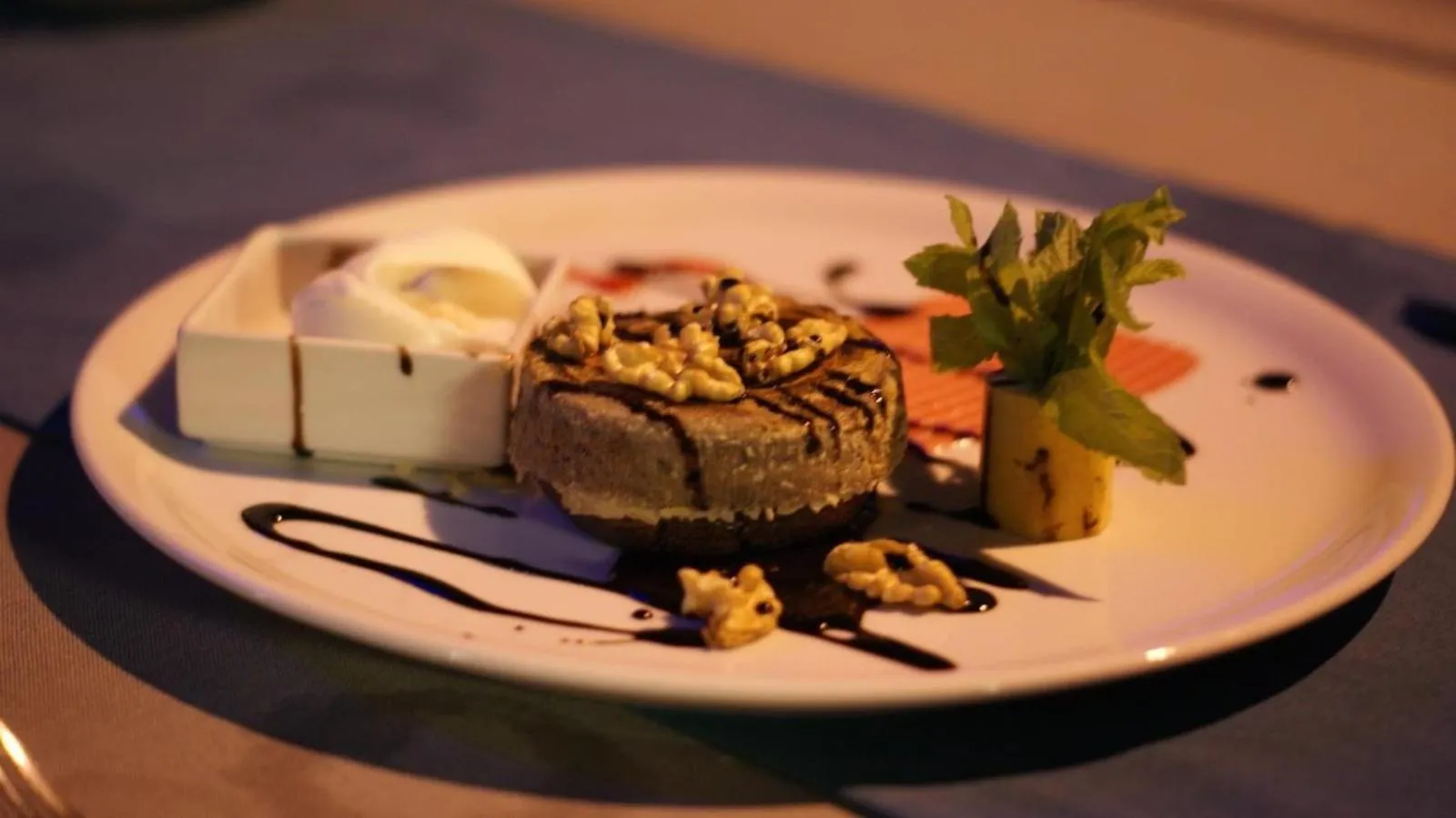 Restaurant/places to eat in Orange Garden Aparts & Hotel THE NORDIC