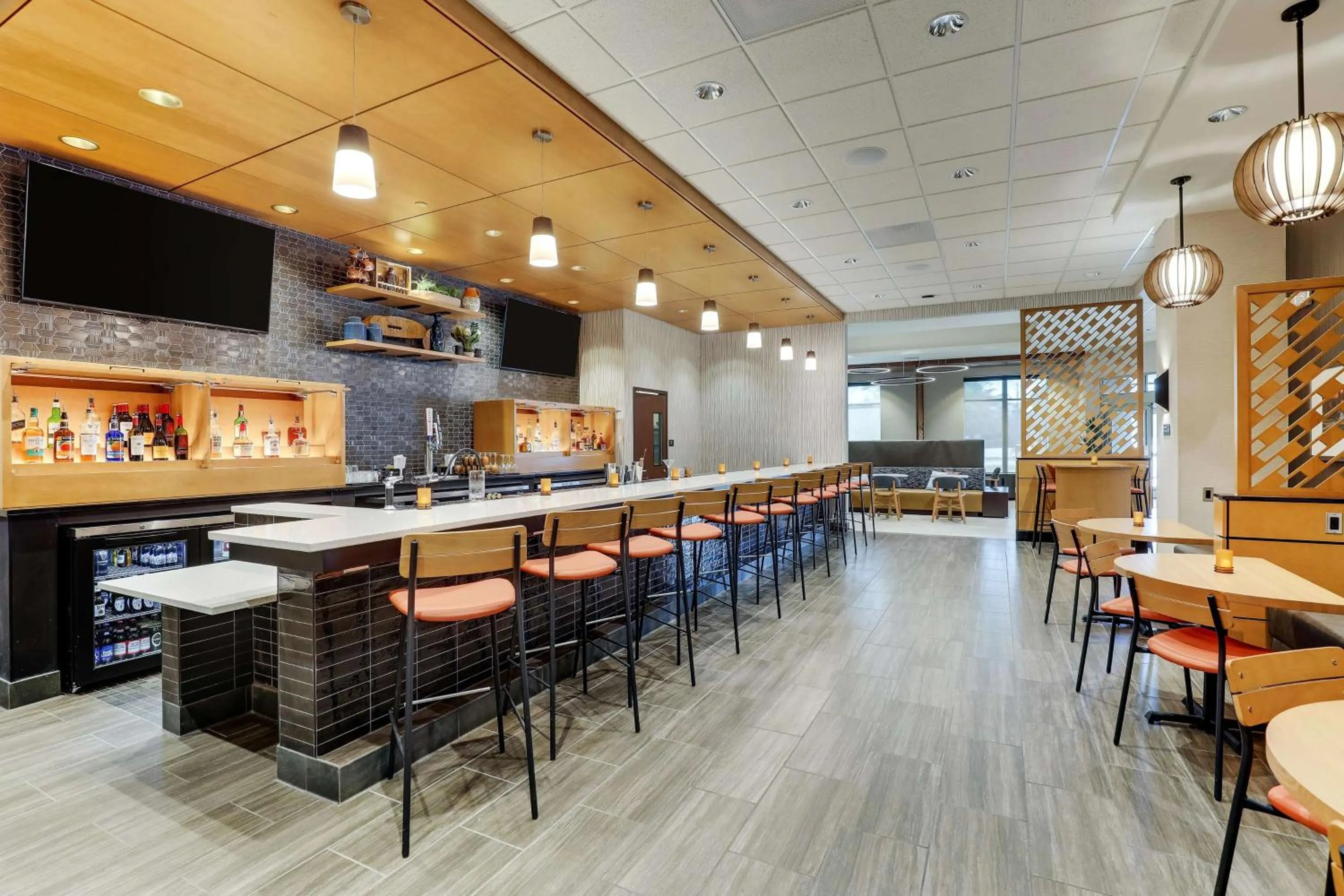 Lounge or bar in Drury Plaza Hotel Tallahassee