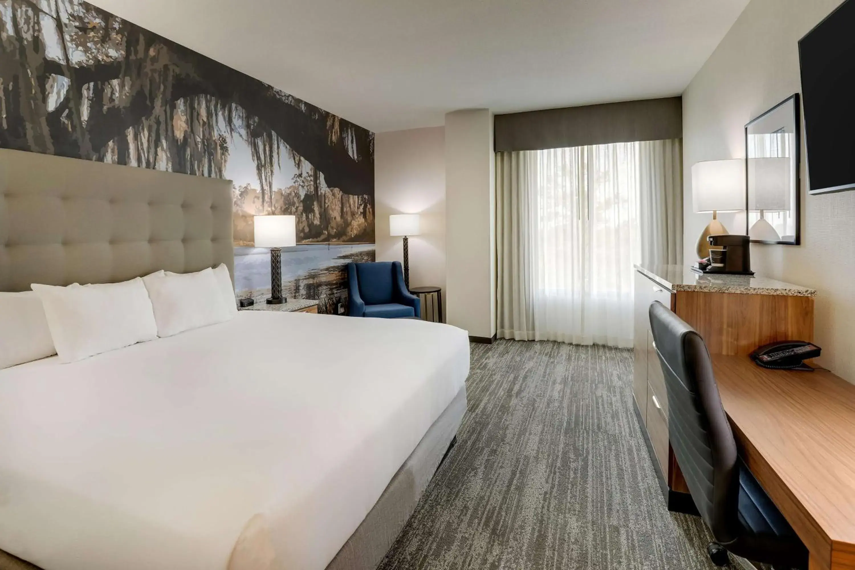 Deluxe King Room in Drury Plaza Hotel Tallahassee Deluxe King Room in Drury Plaza Hotel Tallahassee