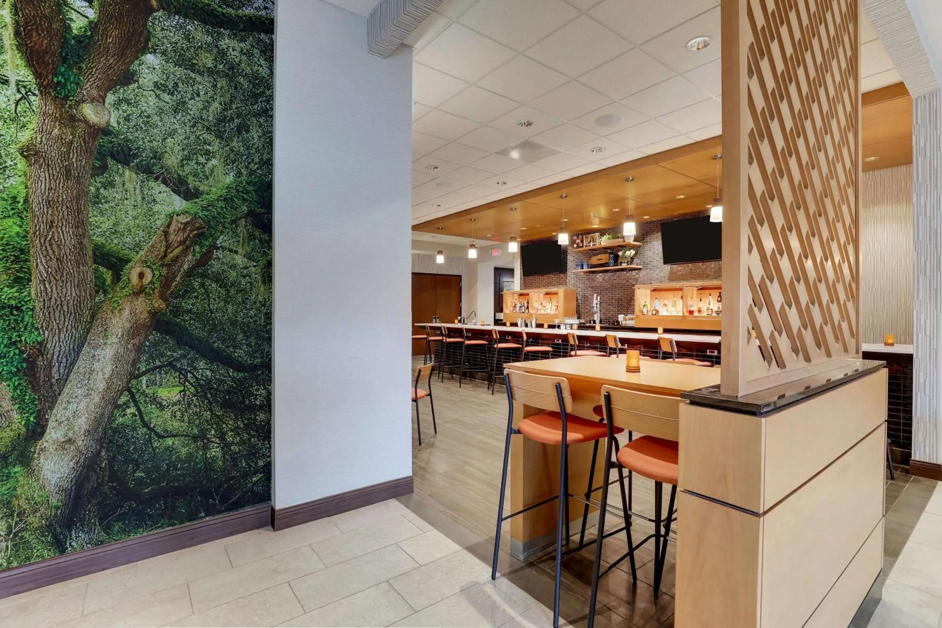 Lounge or bar in Drury Plaza Hotel Tallahassee